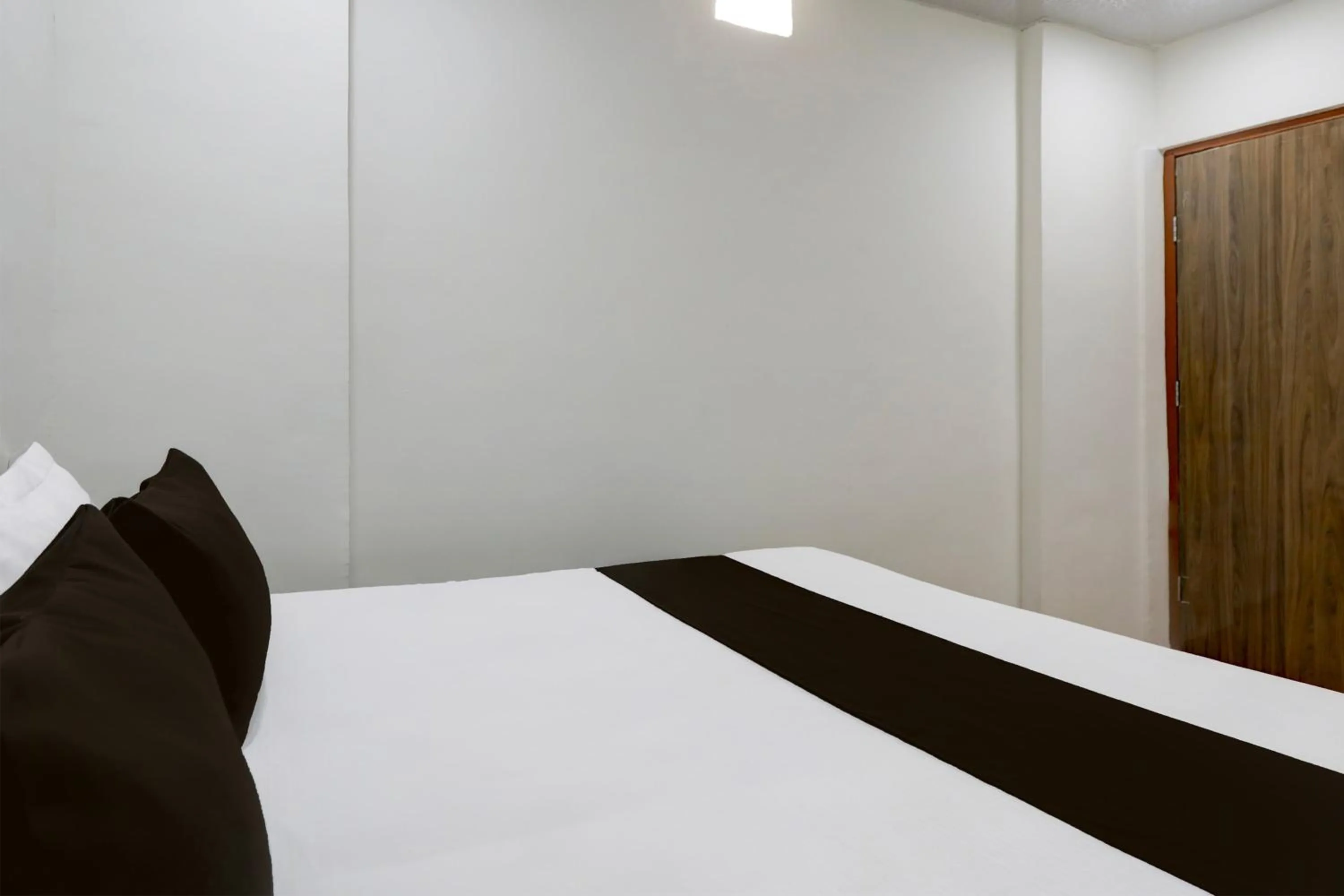 Bedroom, Bed in Hotel O Sky Villa
