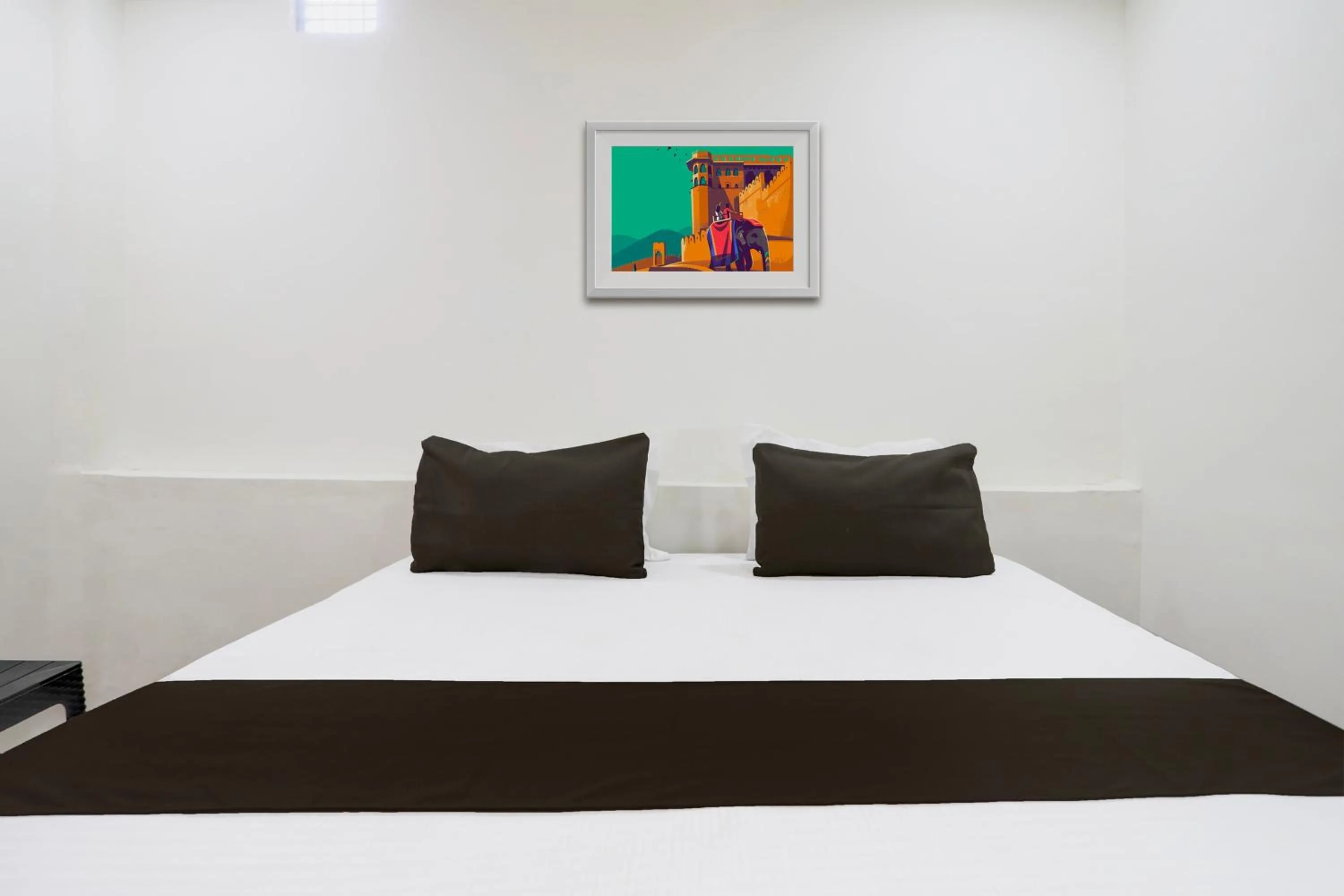 Facade/entrance, Bed in Hotel O Sky Villa
