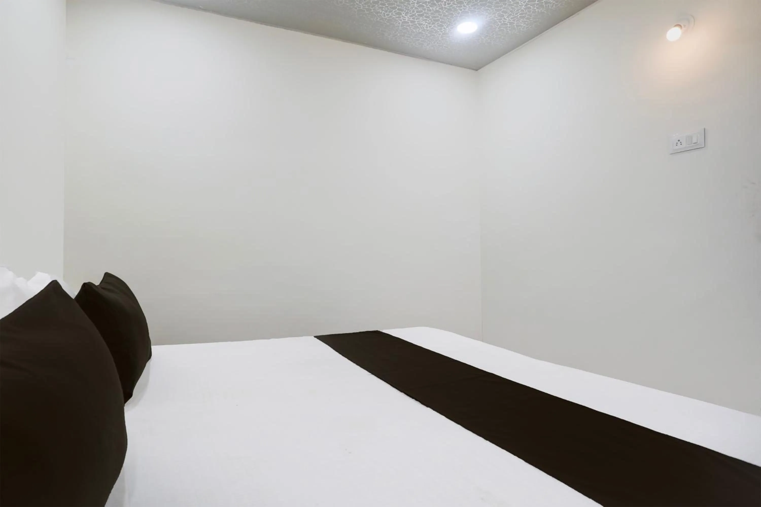 Bedroom, Bed in Hotel O Sky Villa