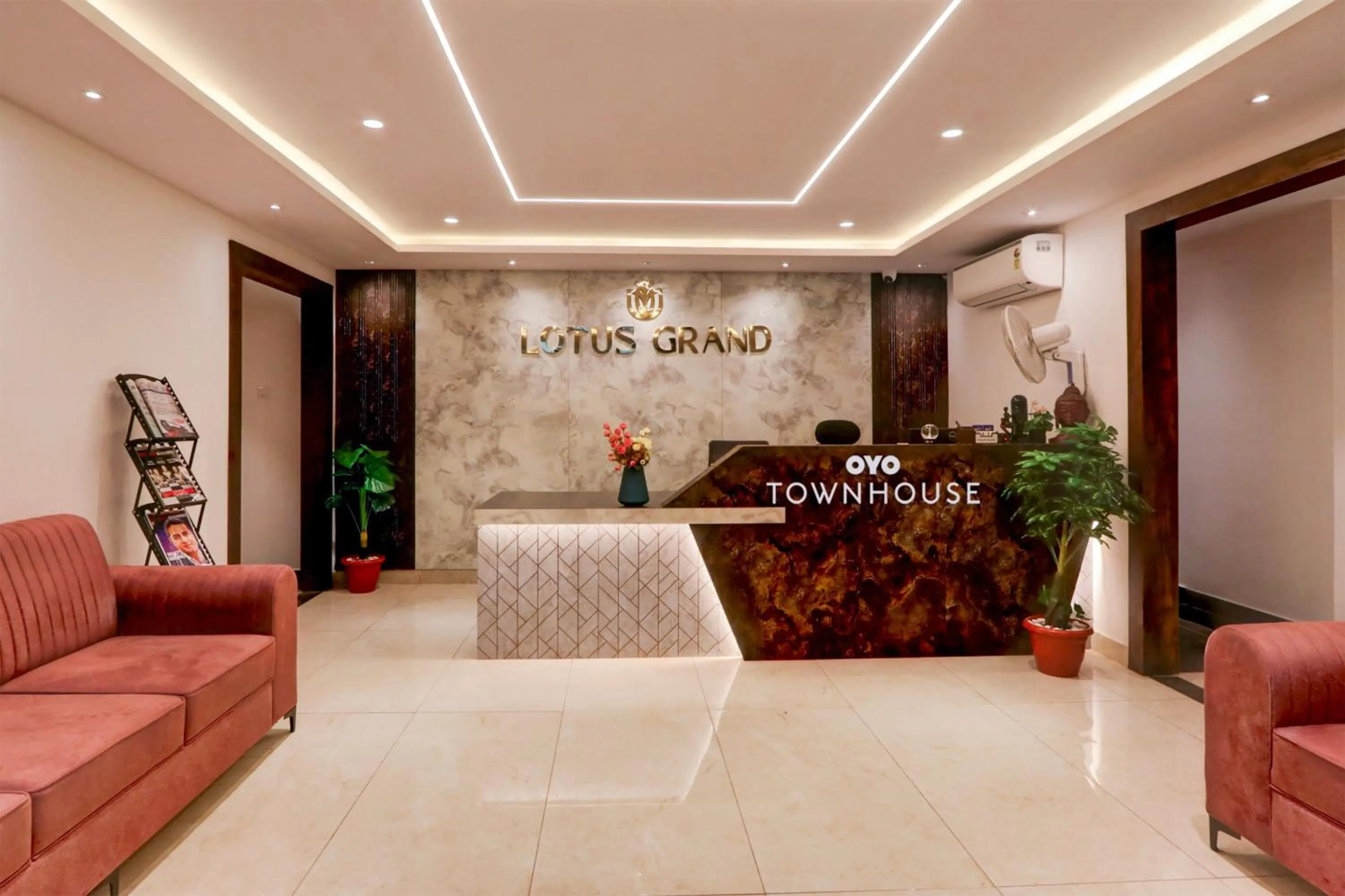 Lobby or reception in Super Townhouse Lotus Grand
