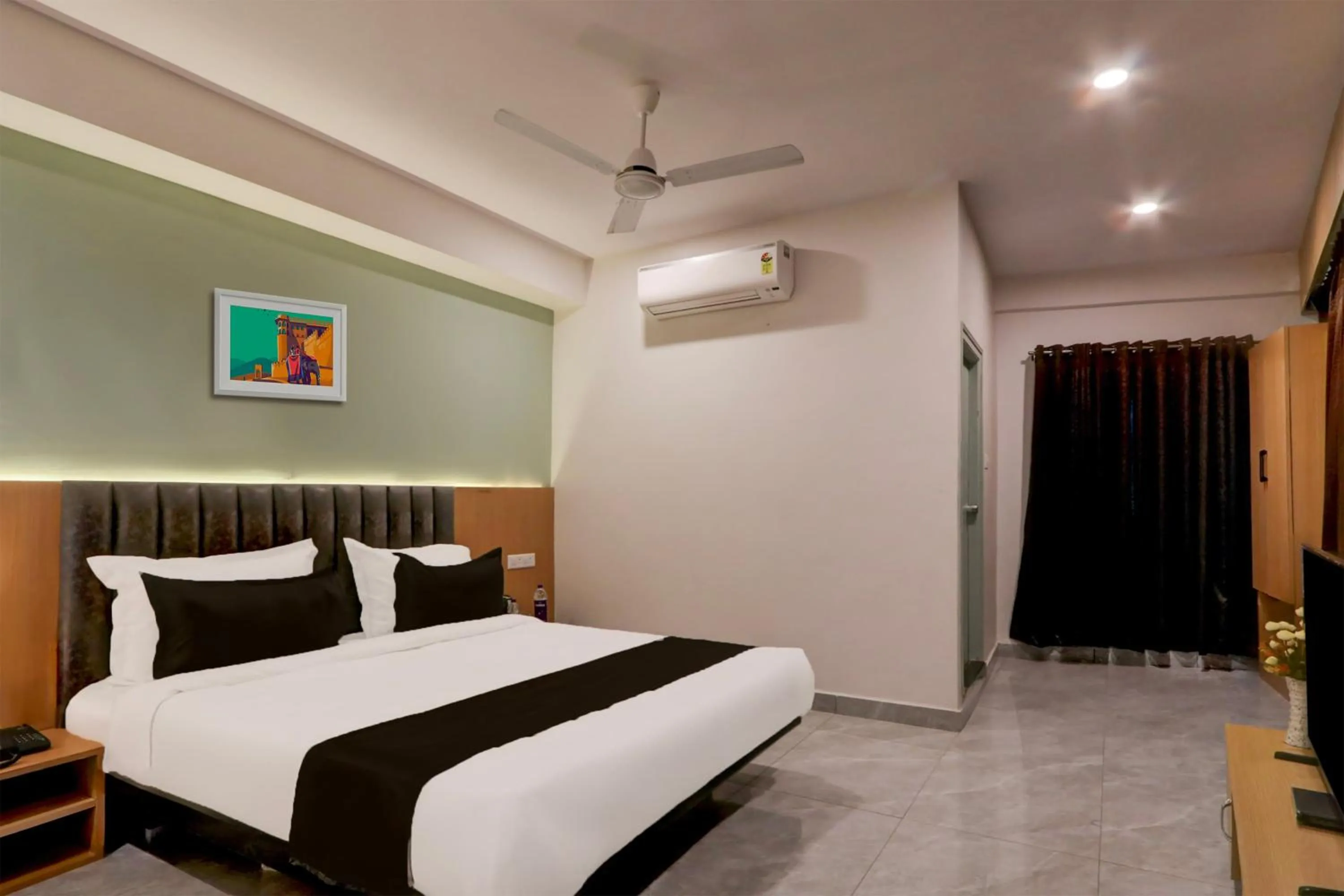 Bedroom, Bed in Super Townhouse Lotus Grand