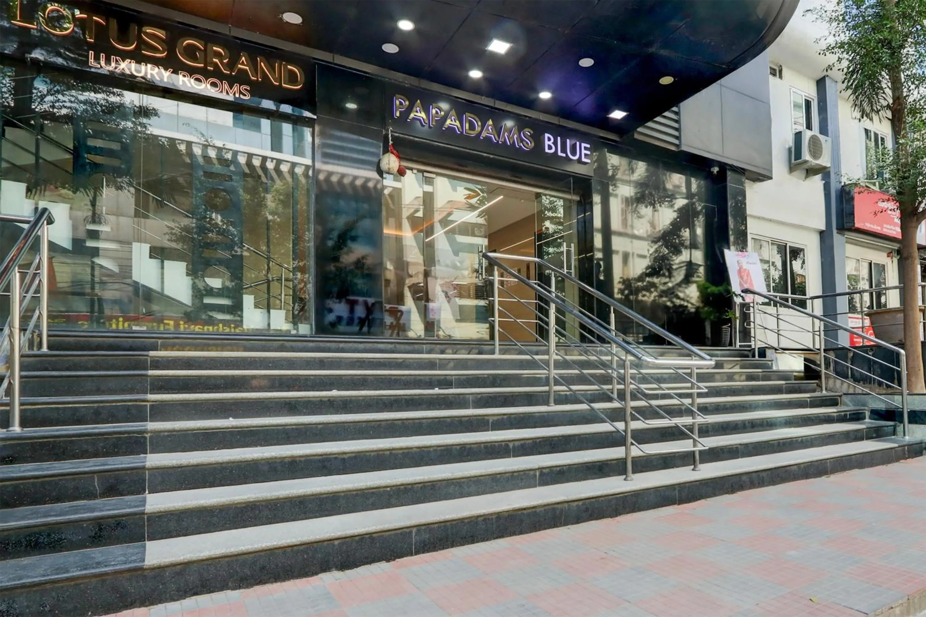 Facade/entrance in Super Townhouse Lotus Grand