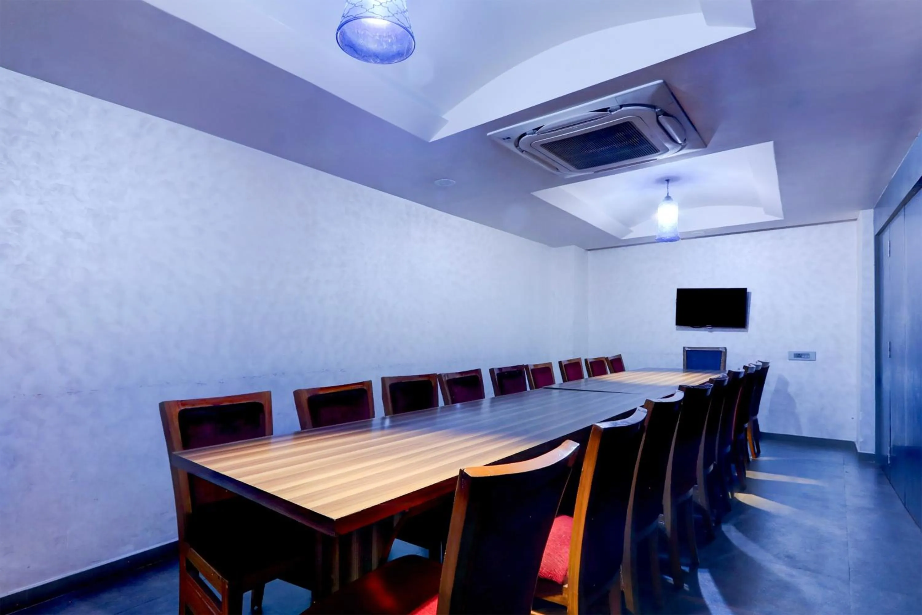 Restaurant/places to eat in Super Townhouse Lotus Grand