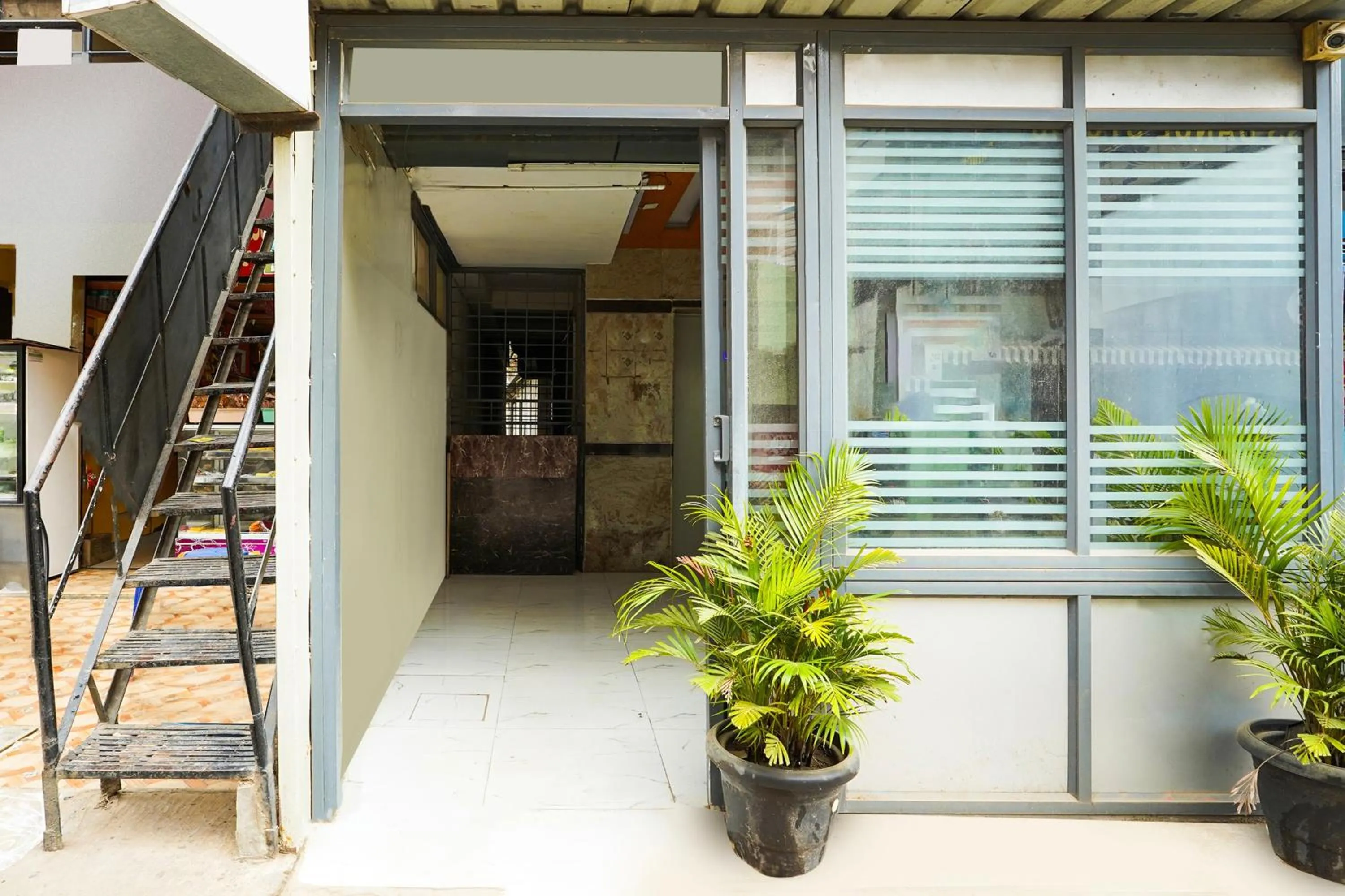 Facade/entrance in Super Collection O Bangalore Airport Road