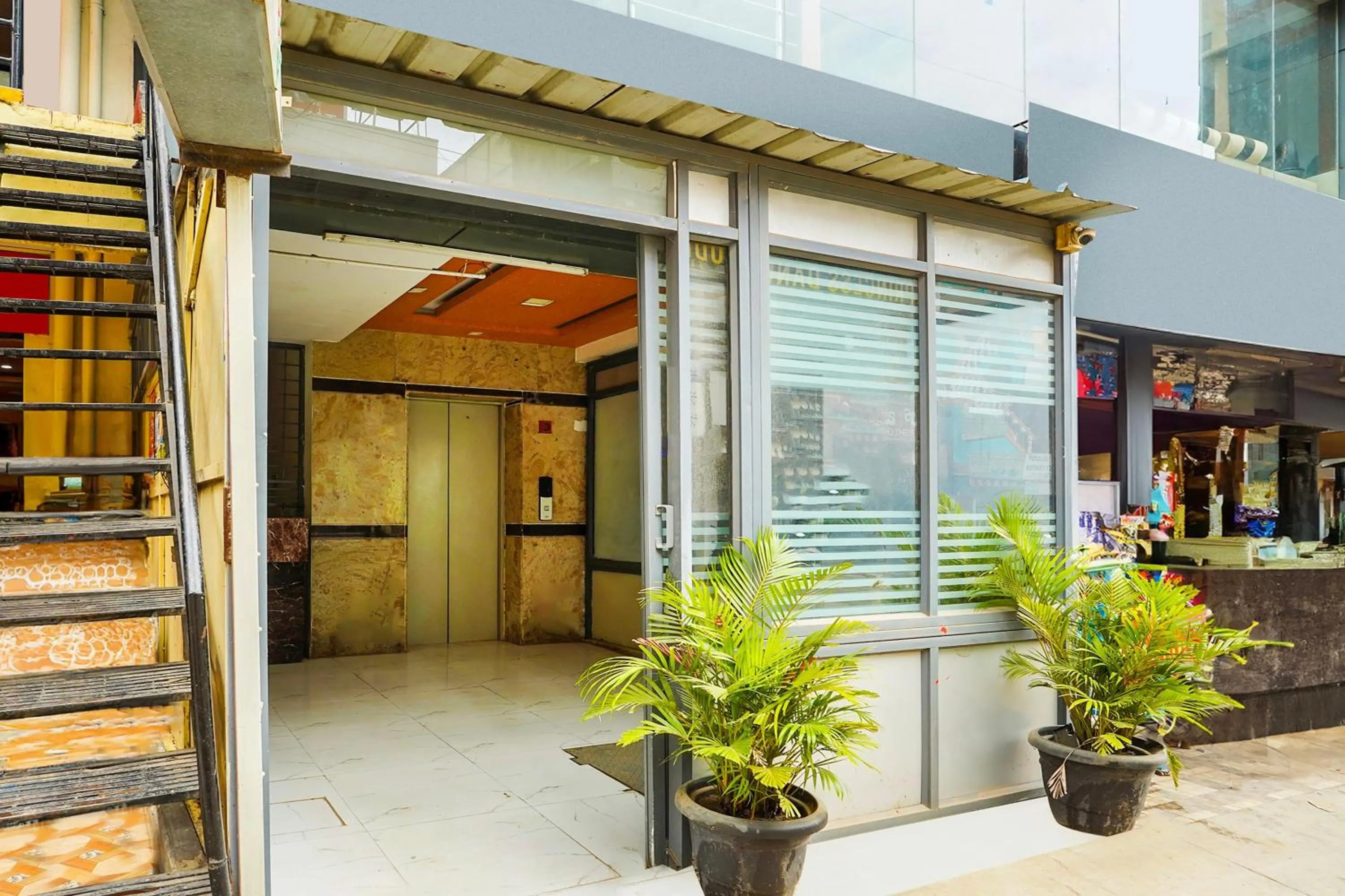 Facade/entrance in Super Collection O Bangalore Airport Road