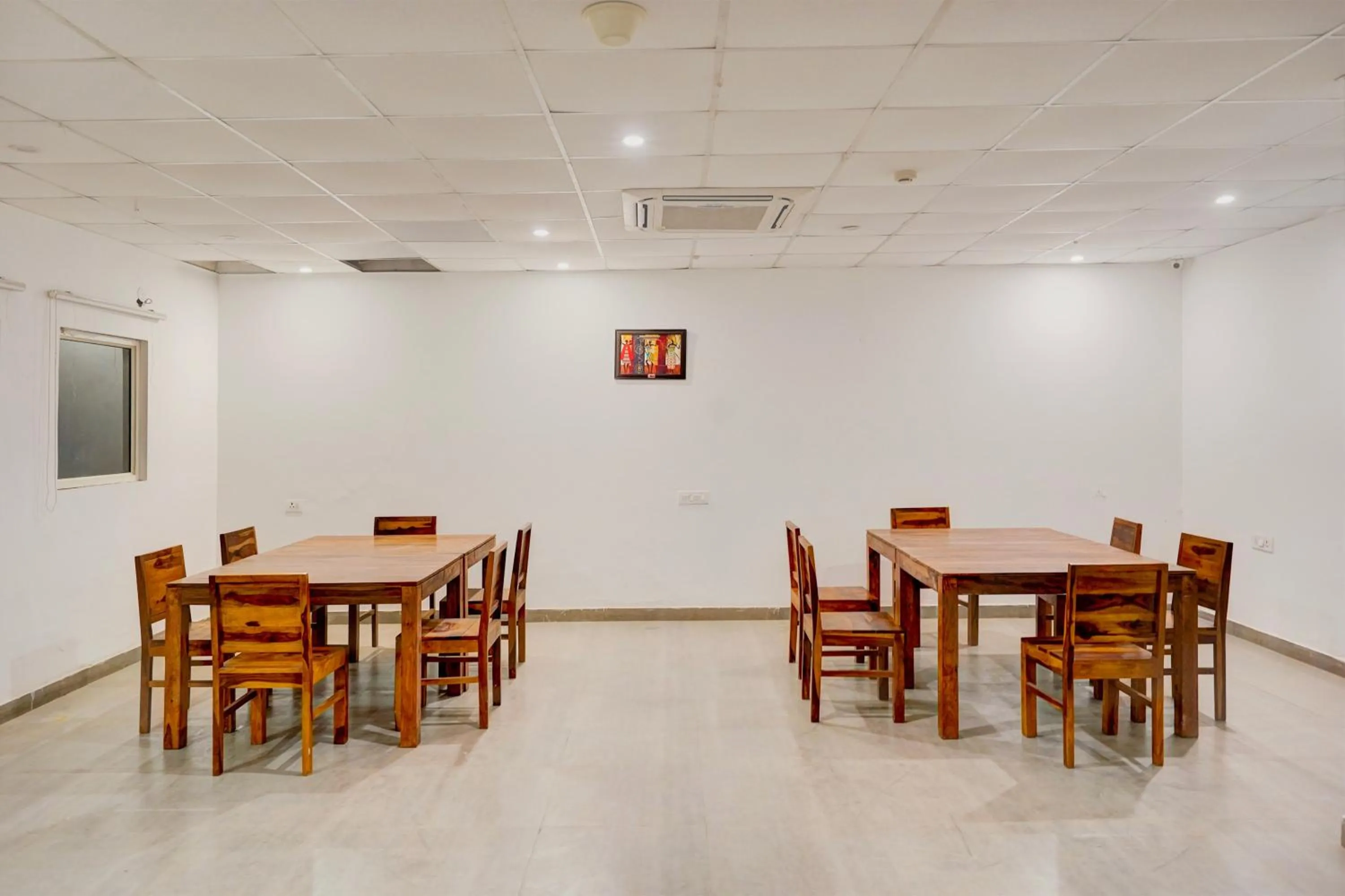 Restaurant/places to eat in Townhouse Delight Inn