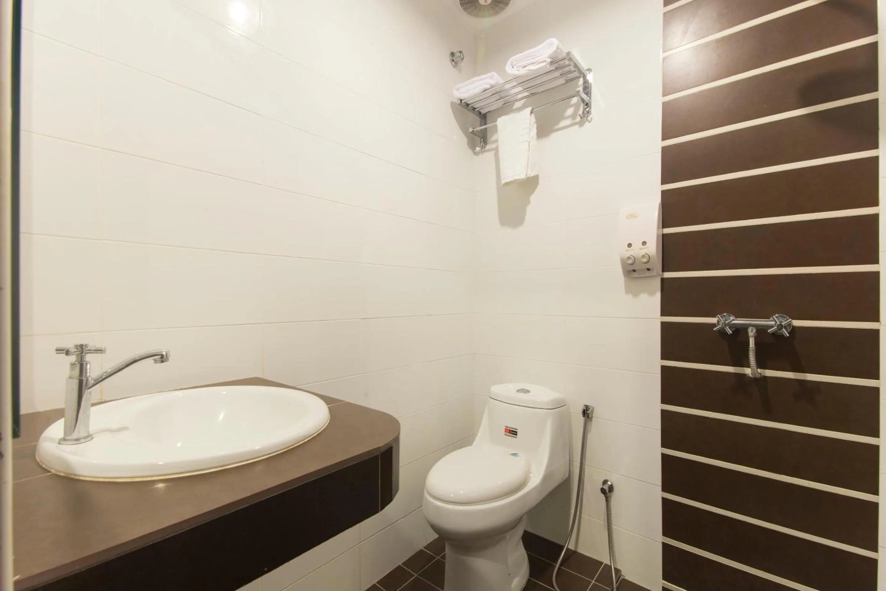 Bathroom in Hotel O Bei King