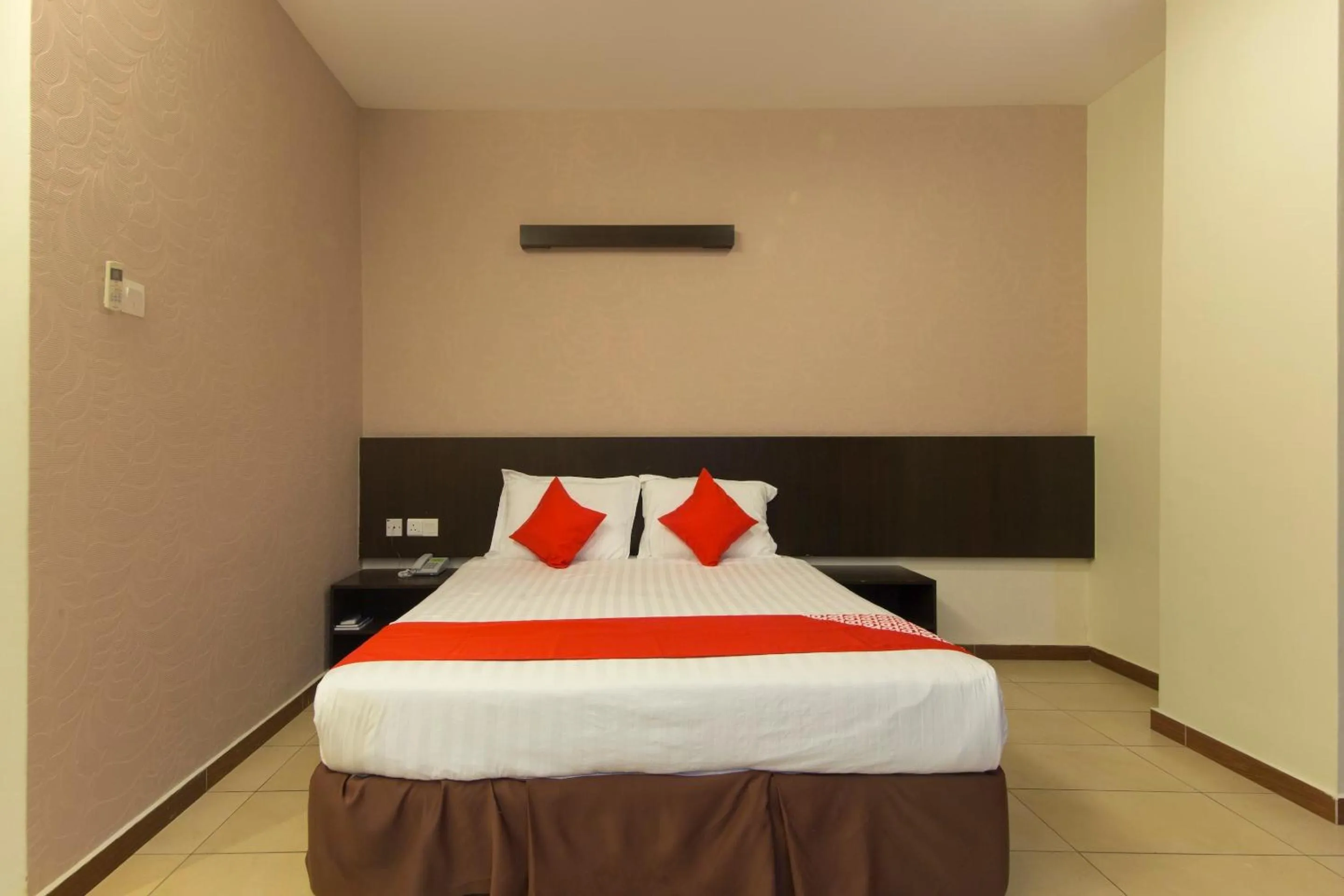 Bedroom, Bed in Hotel O Bei King