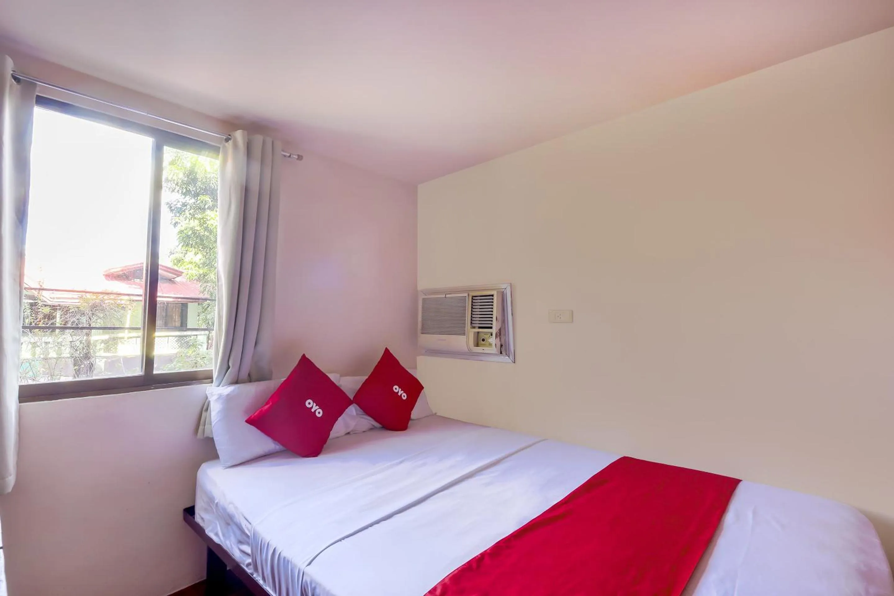 Bedroom, Bed in Cote D' Azure