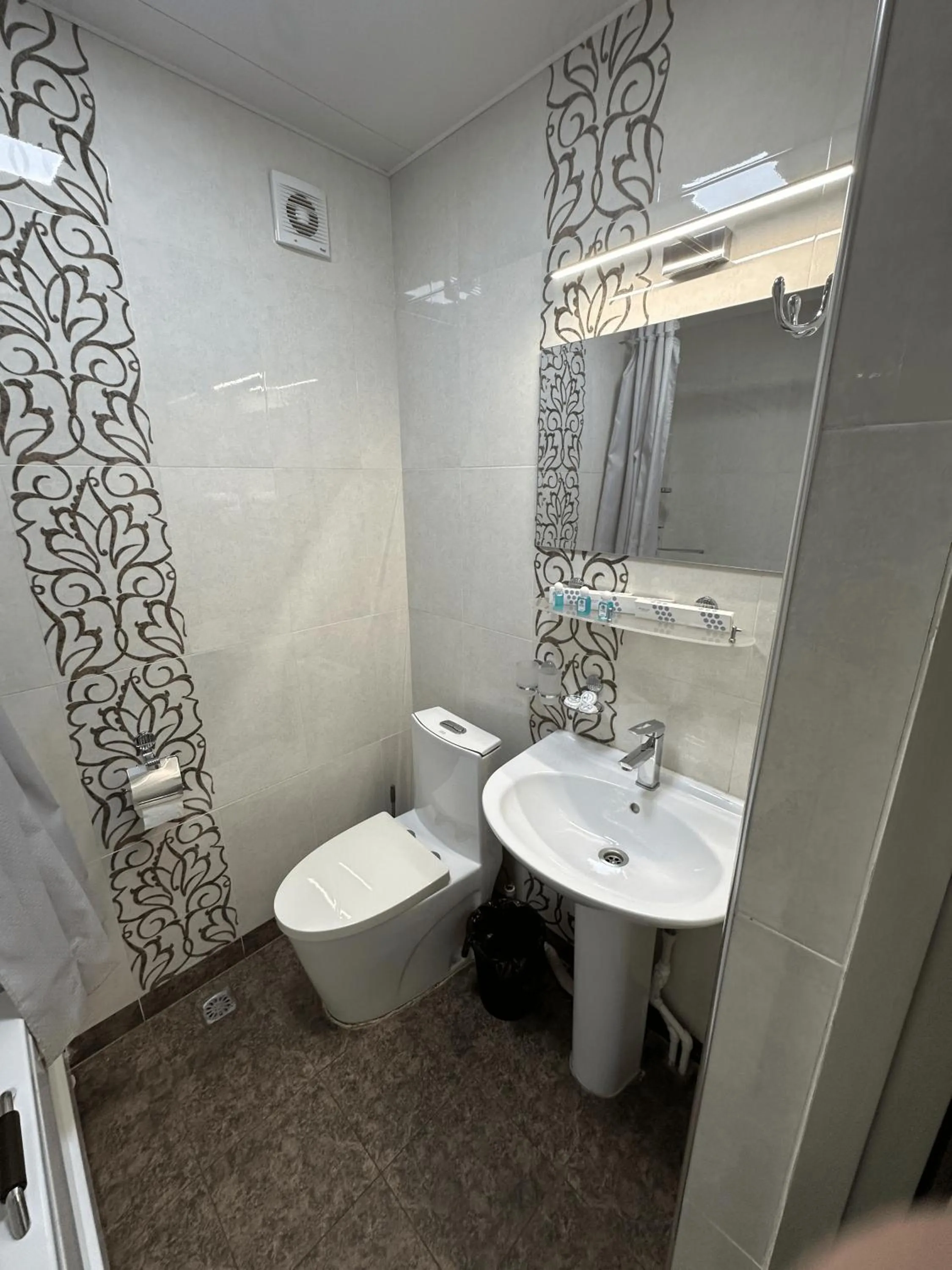 Shower in Artist Regency Hotel