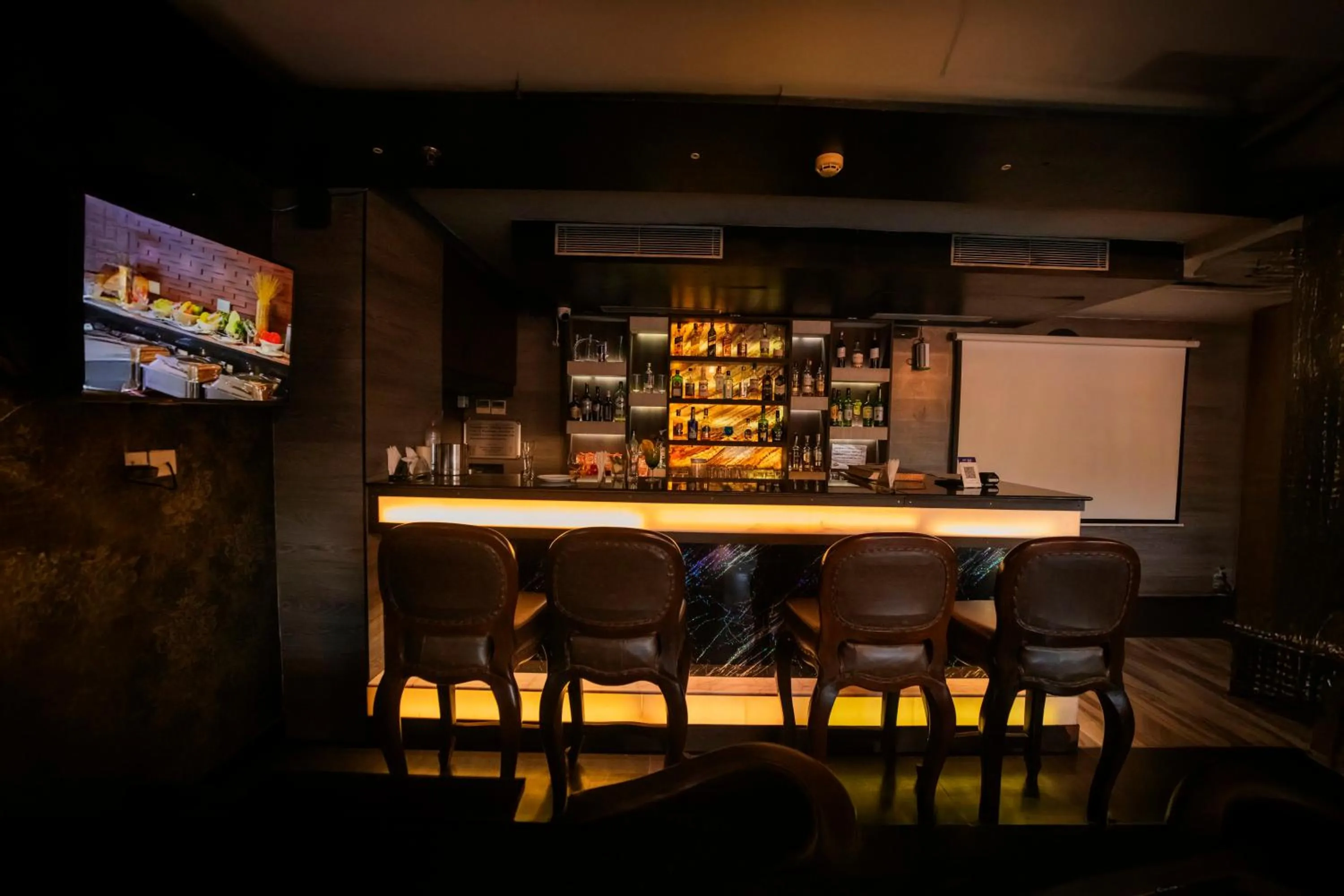 Lounge or bar in Ethnotel, Kolkata Airport