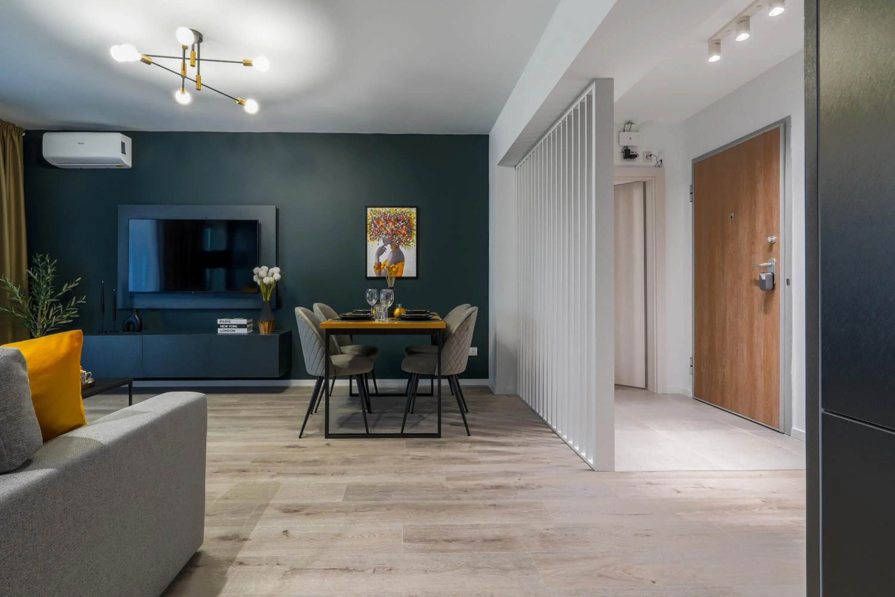 One-Bedroom Apartment in Luca - Luxury Park-View Apt with Balcony & Parking