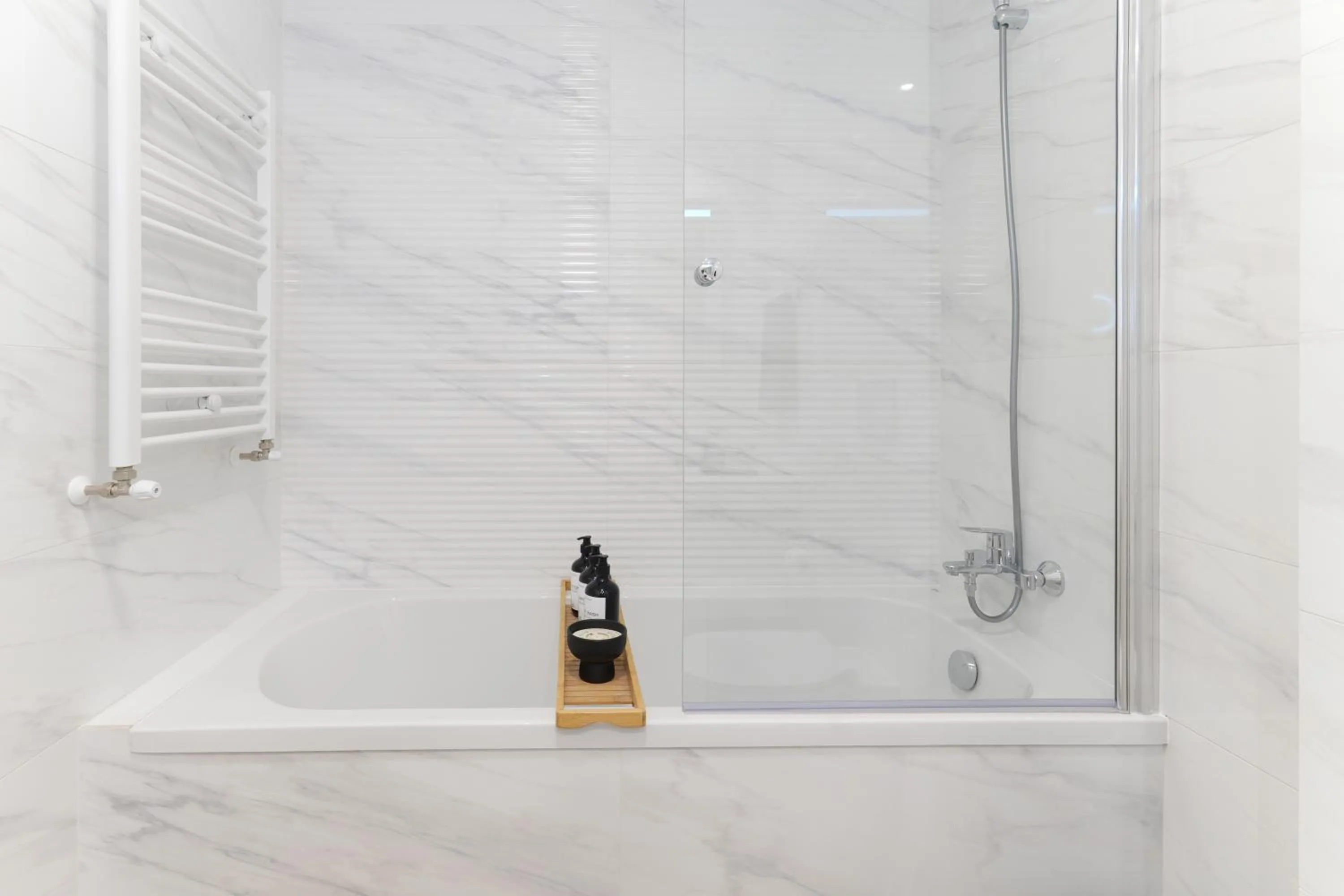 Bathroom in Luca - Luxury Park-View Apt with Balcony & Parking