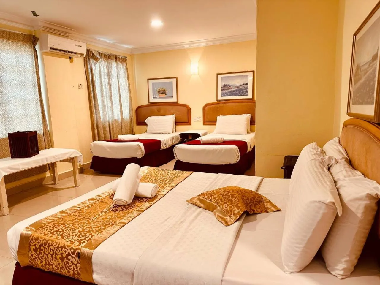 Bed in Carlton Hotel Seremban - Next to Terminal Bus Station