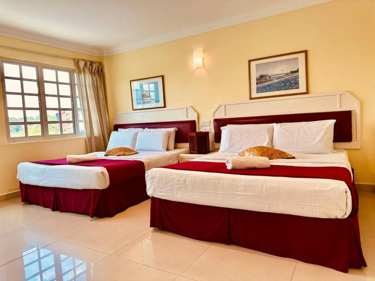 Bed in Carlton Hotel Seremban - Next to Terminal Bus Station