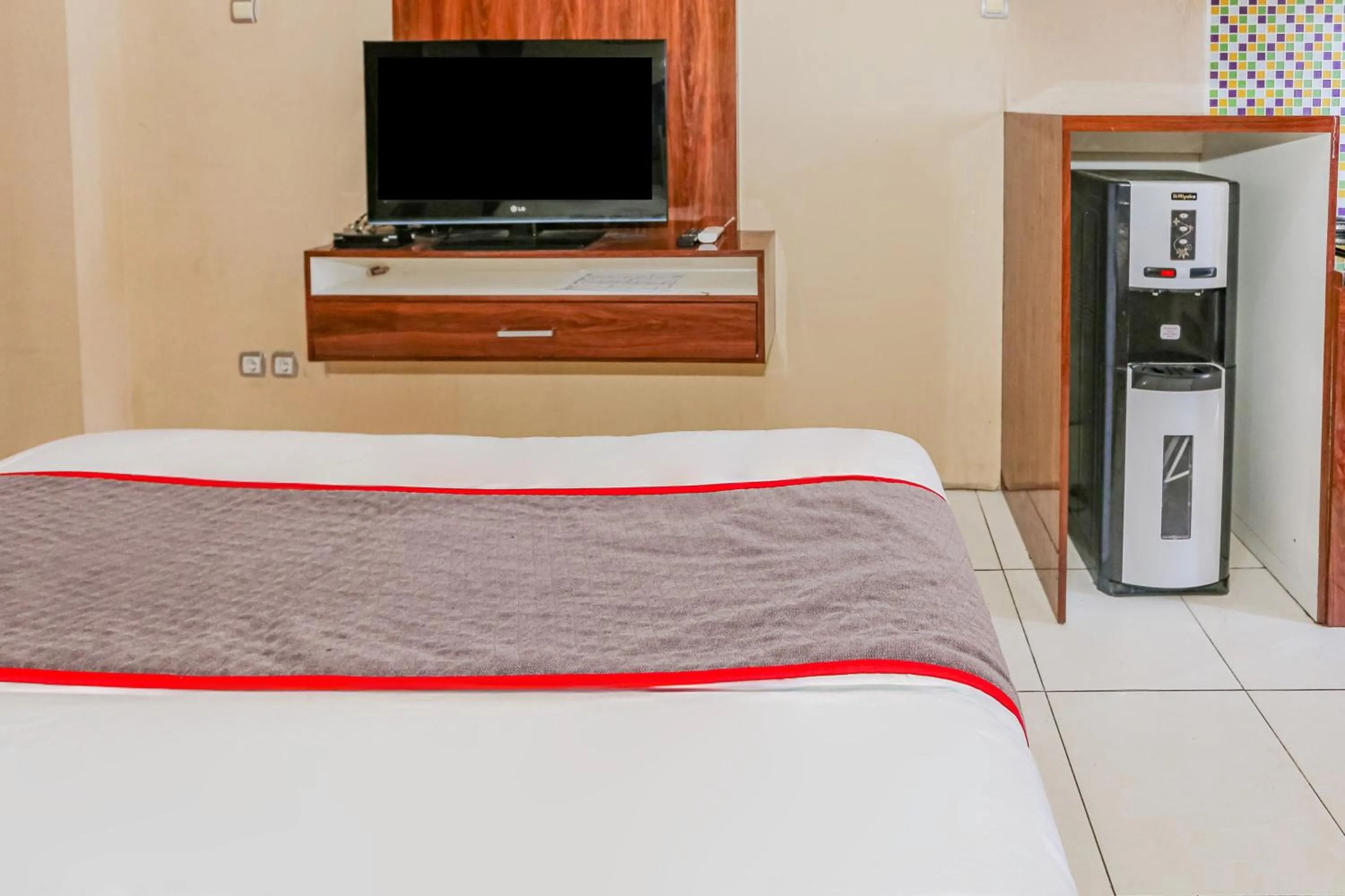 Bedroom, Bed in Hotel O Ciputat Near Apartment Green Lake View Ciputat