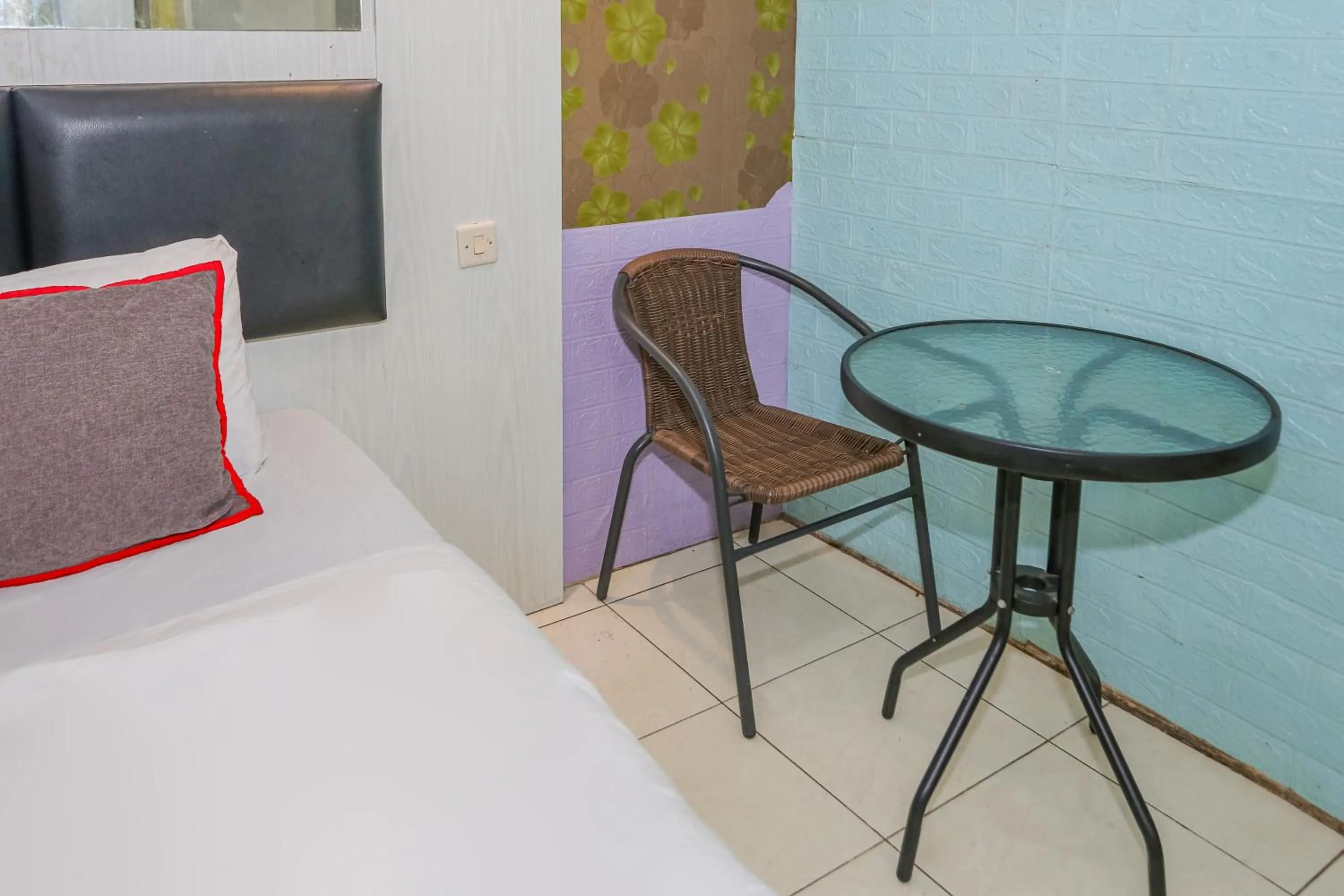 Bedroom in Hotel O Ciputat Near Apartment Green Lake View Ciputat