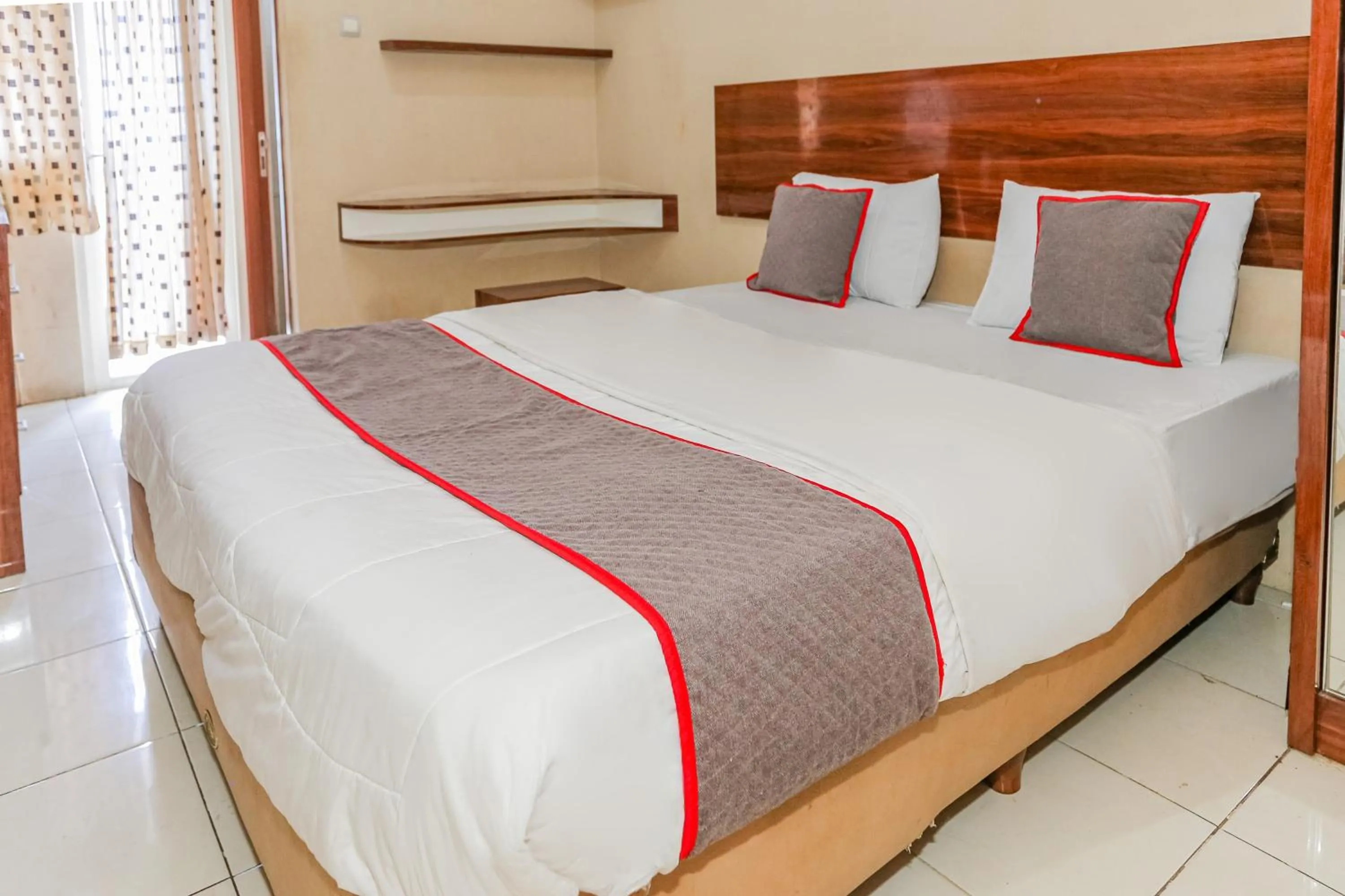 Bedroom, Bed in Hotel O Ciputat Near Apartment Green Lake View Ciputat