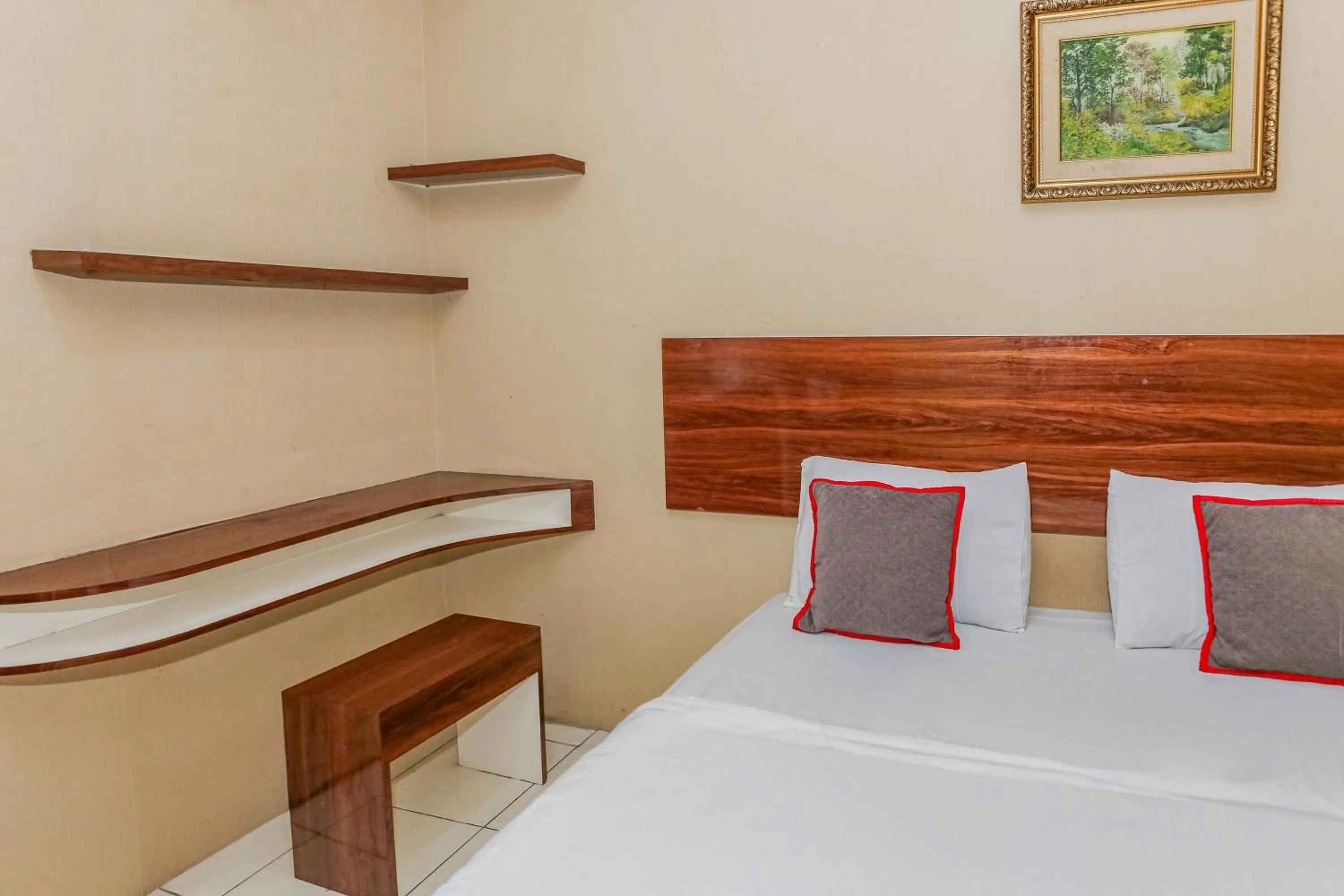 Bedroom, Bed in Hotel O Ciputat Near Apartment Green Lake View Ciputat