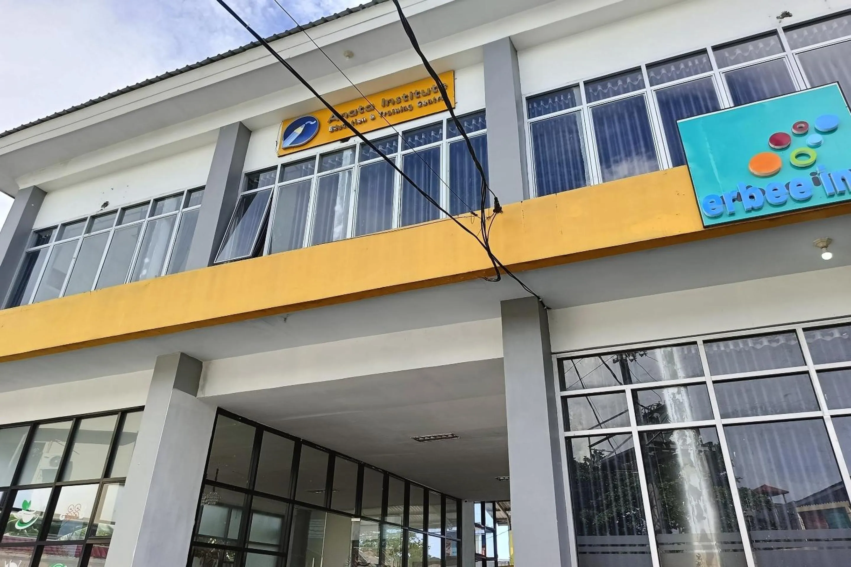 Facade/entrance in OYO 93929 Erbee Inn