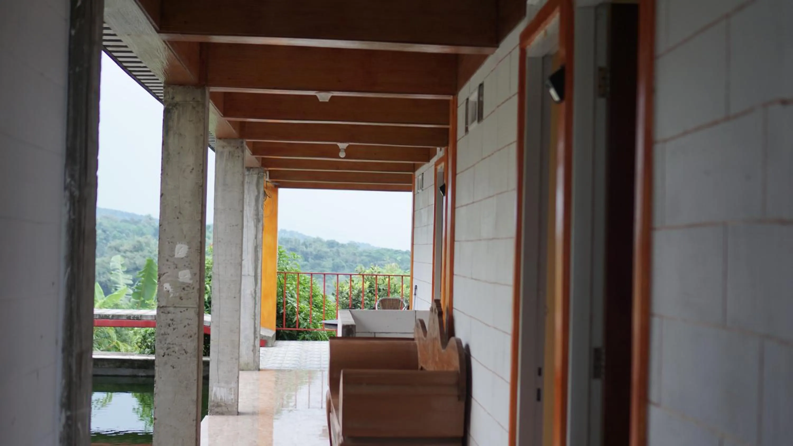 Lobby or reception in Hotel O Sakinah Homestay Bromo Syariah Near Rest Area Wringinanom