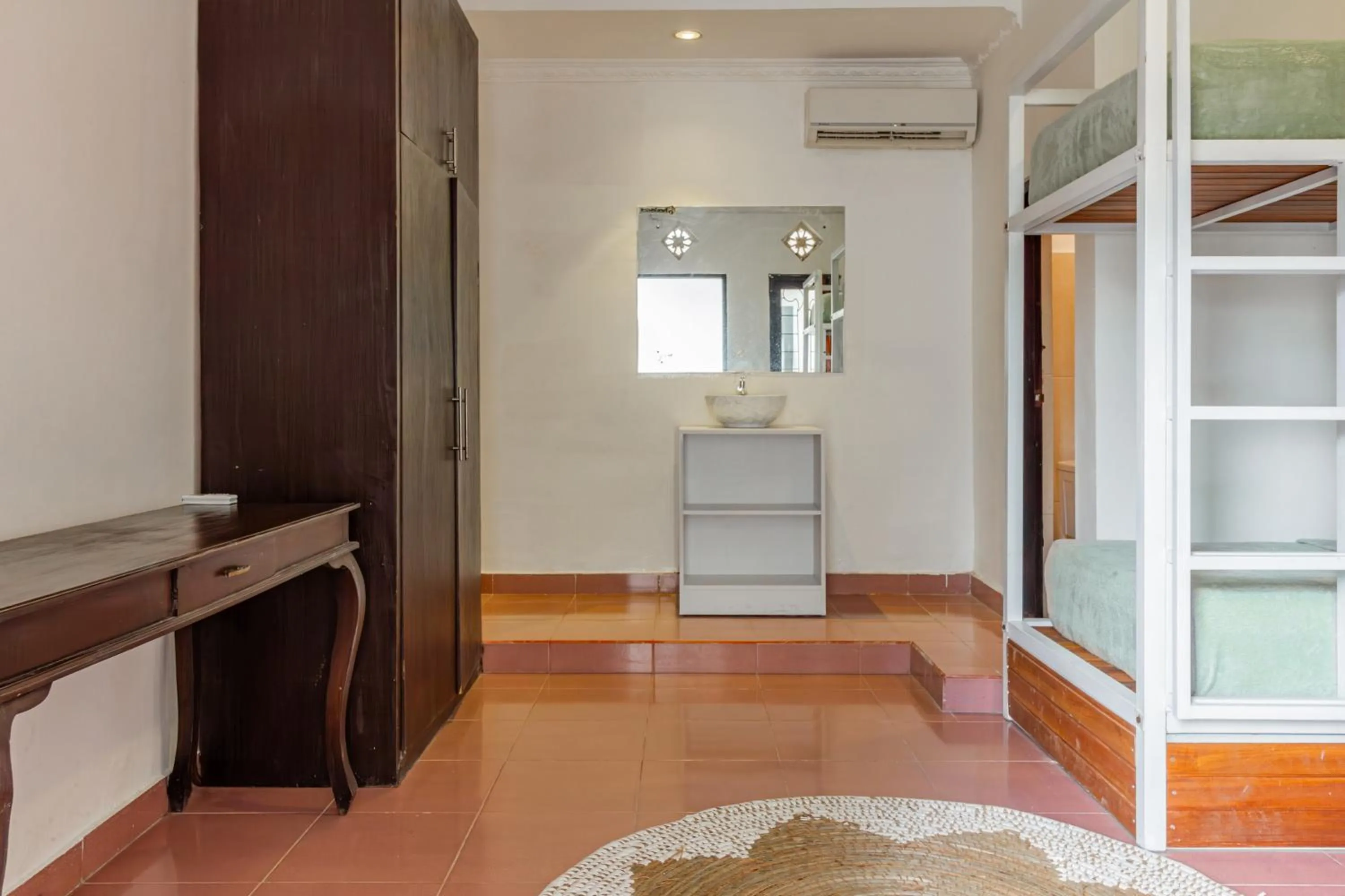 Bedroom in Capital O 93944 Geweka Homestay