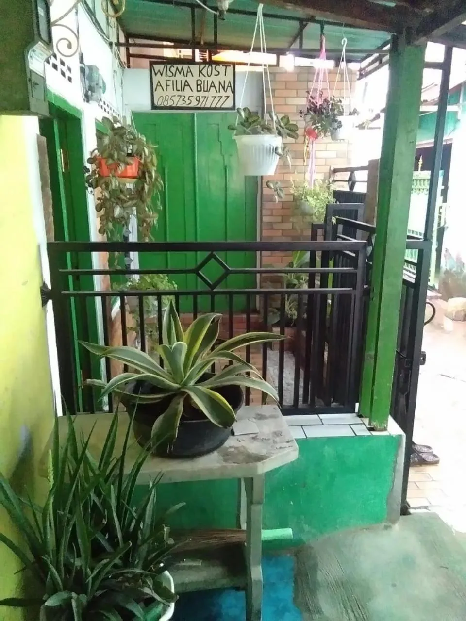 Facade/entrance in Hotel O Wisma Kost & Penginapan Afilia Buana Syariah