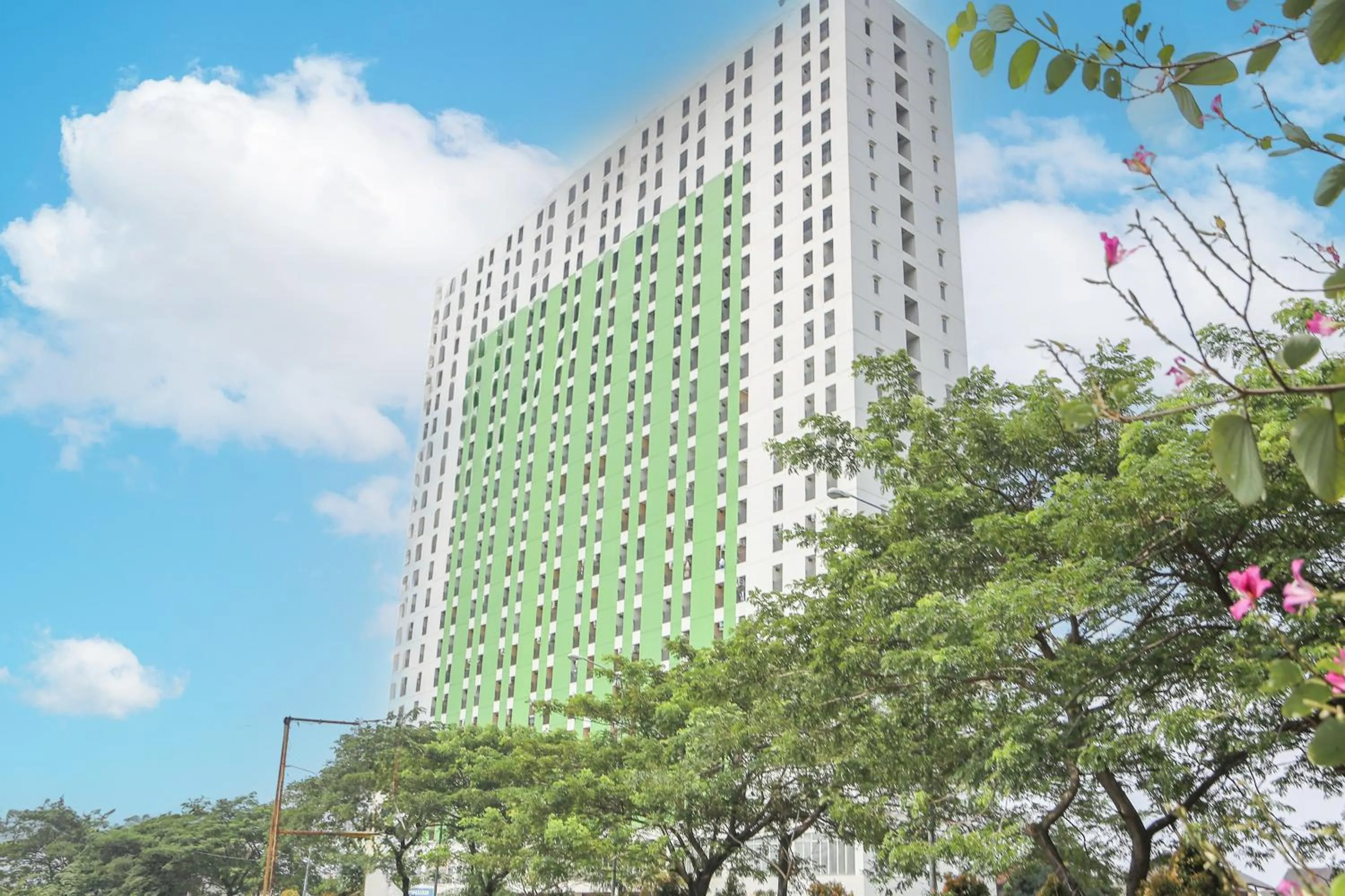 Facade/entrance in OYO 93948 Bunda Rachma Rooms