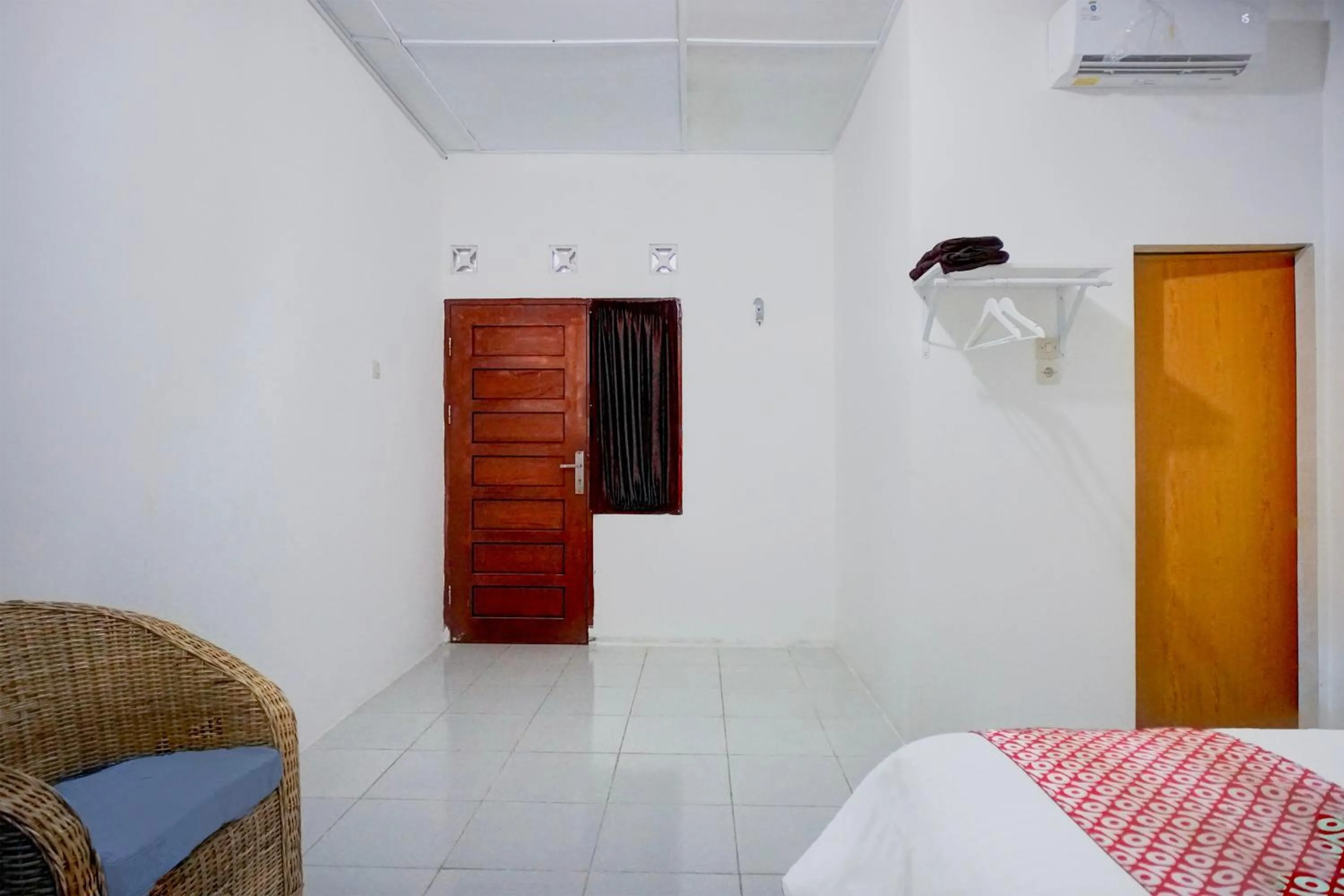 Bedroom, Bed in Hotel O Family Guesthouse