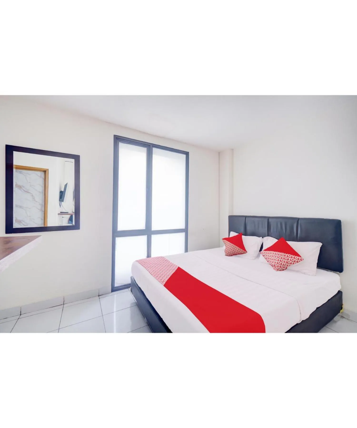Bedroom, Bed in Hotel O J&B Smart Jatinegara