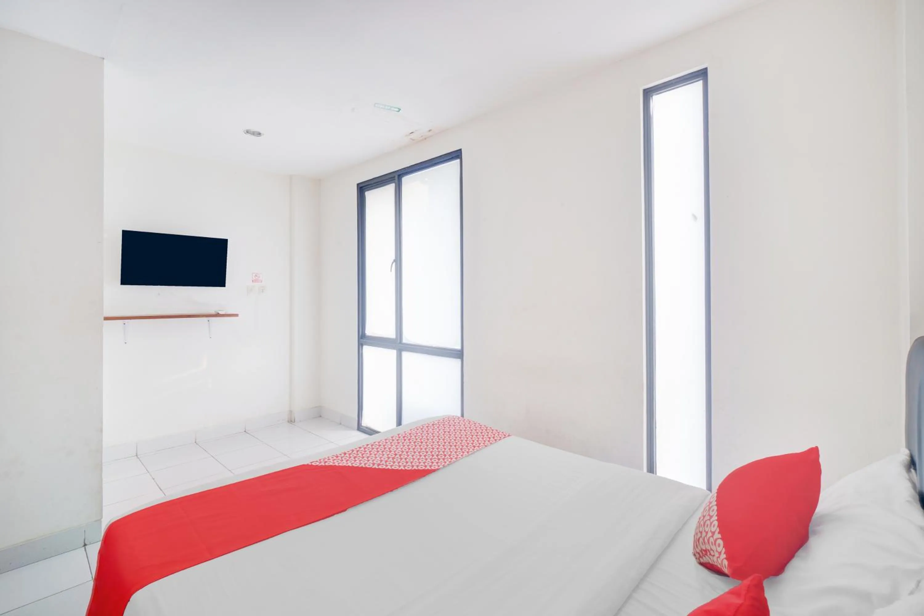 TV and multimedia, Bed in Hotel O J&B Smart Jatinegara