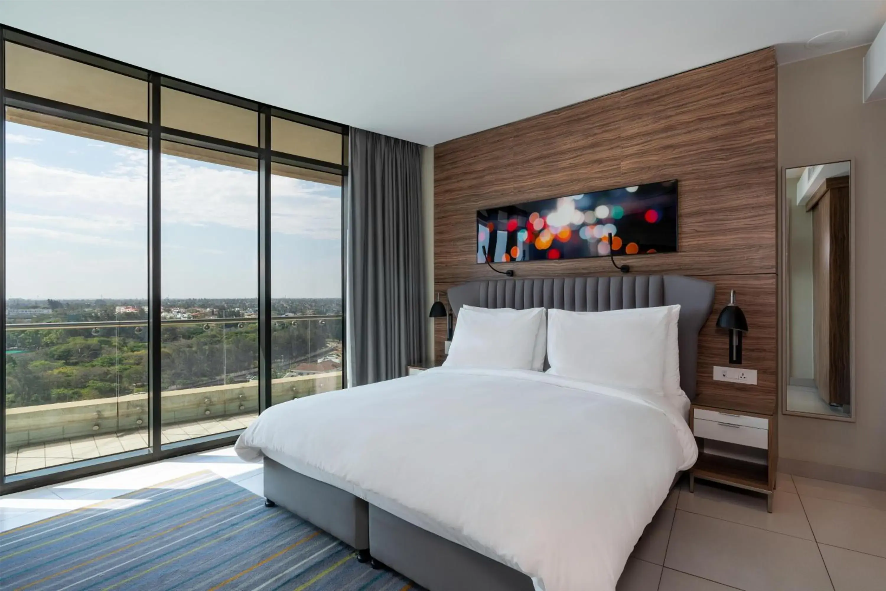 One-Bedroom Apartment with Balcony and City View in Radisson Blu Hotel & Residence Maputo One-Bedroom Apartment with Balcony and City View in Radisson Blu Hotel & Residence Maputo