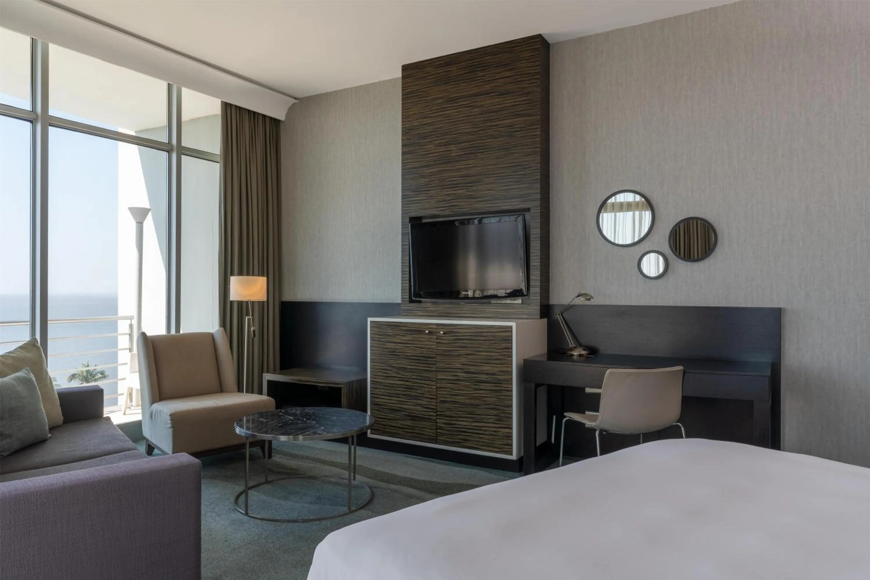 TV and multimedia, Bed in Radisson Blu Hotel & Residence Maputo