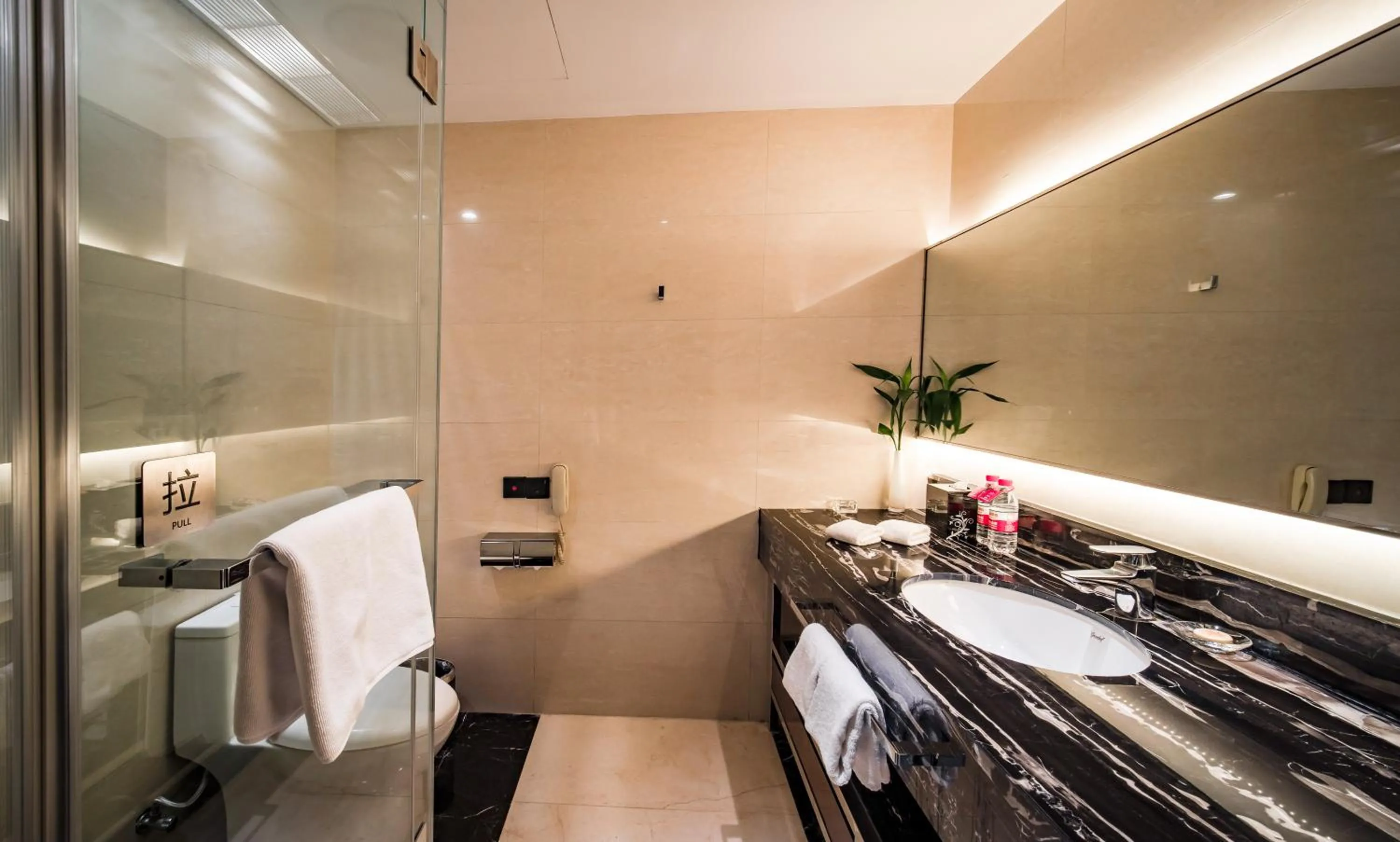 Bed in Ramada Changzhou North Hotel