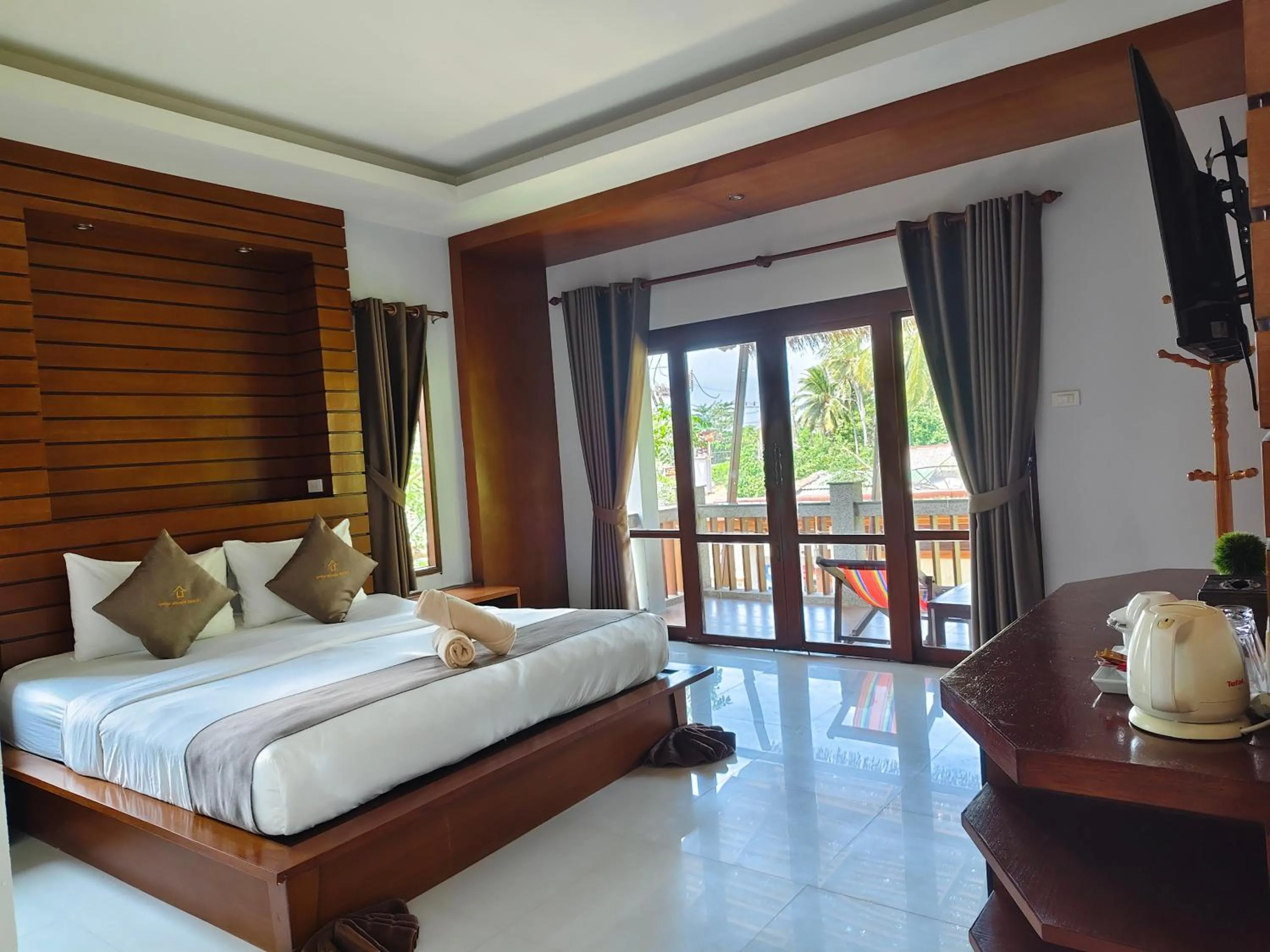 Bed in Lanta Intanin Resort - SHA Extra Plus