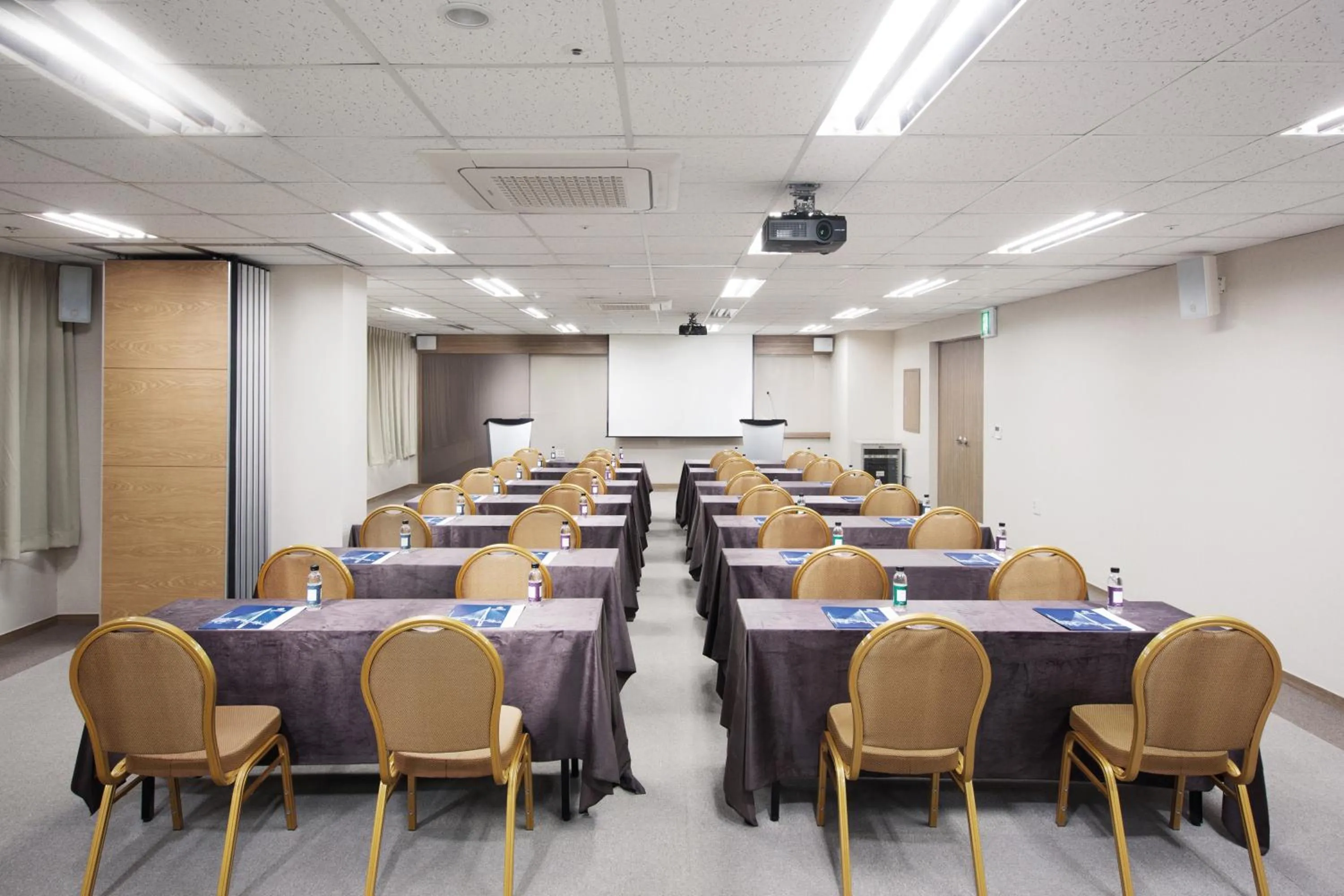 Business facilities in Crown Harbor Hotel Busan