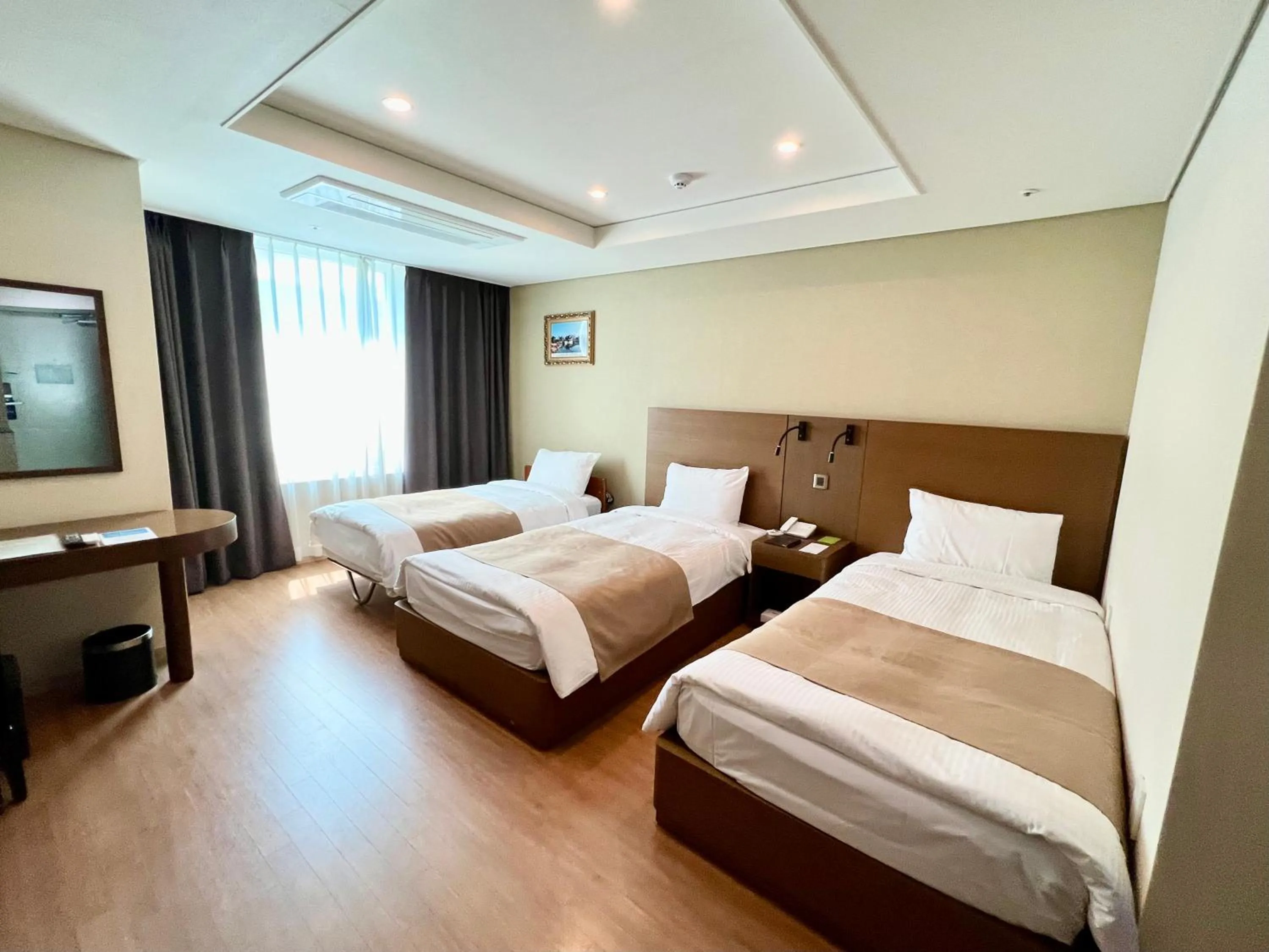 Bed in Crown Harbor Hotel Busan