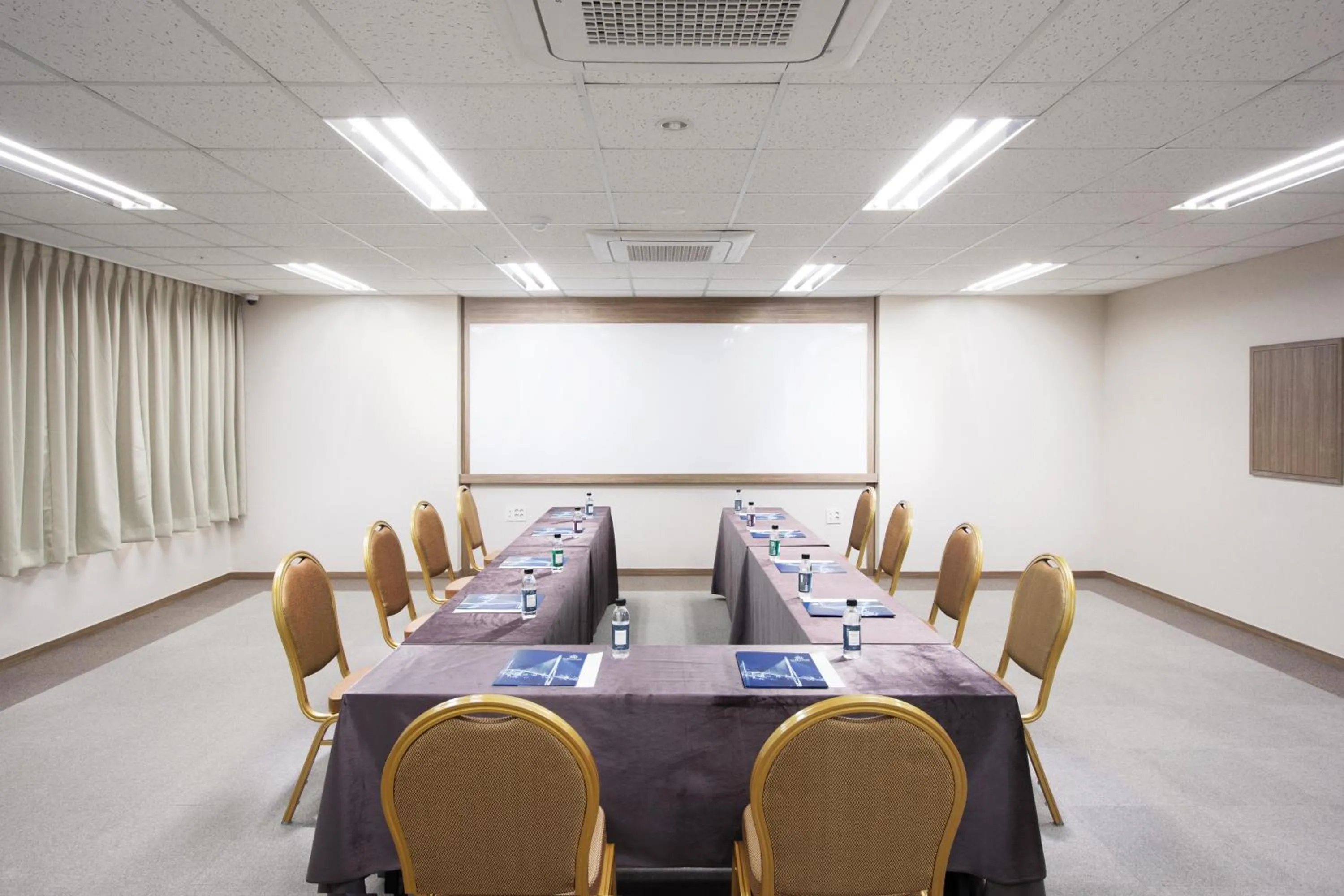 Business facilities in Crown Harbor Hotel Busan