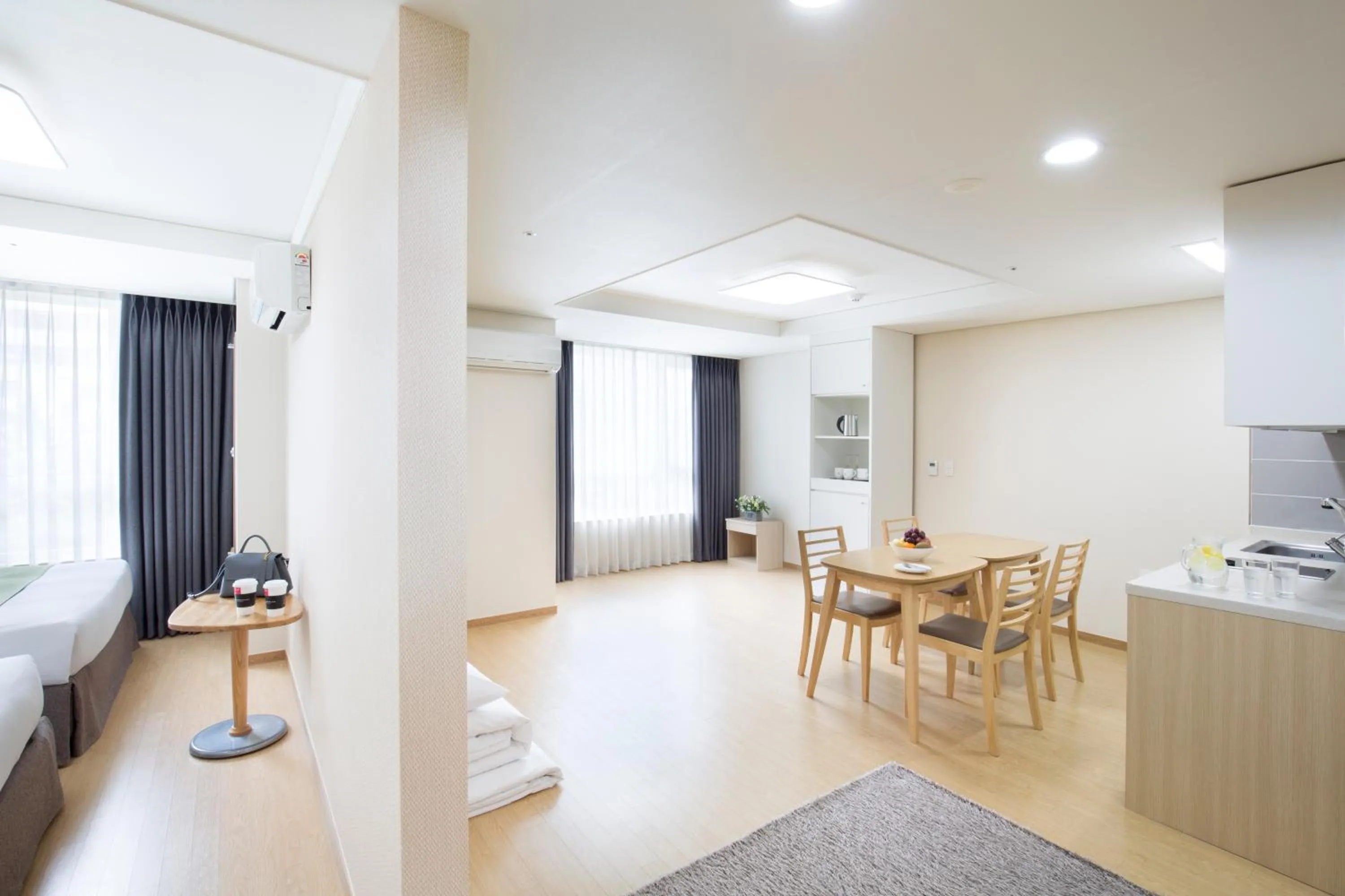 Living room in Crown Harbor Hotel Busan