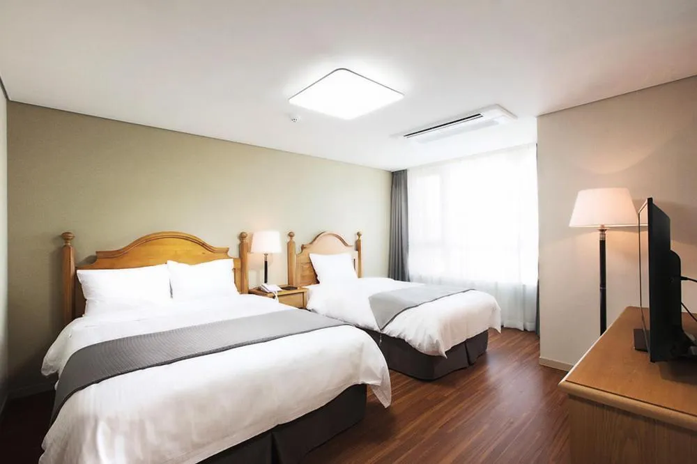 Bed in Crown Harbor Hotel Busan