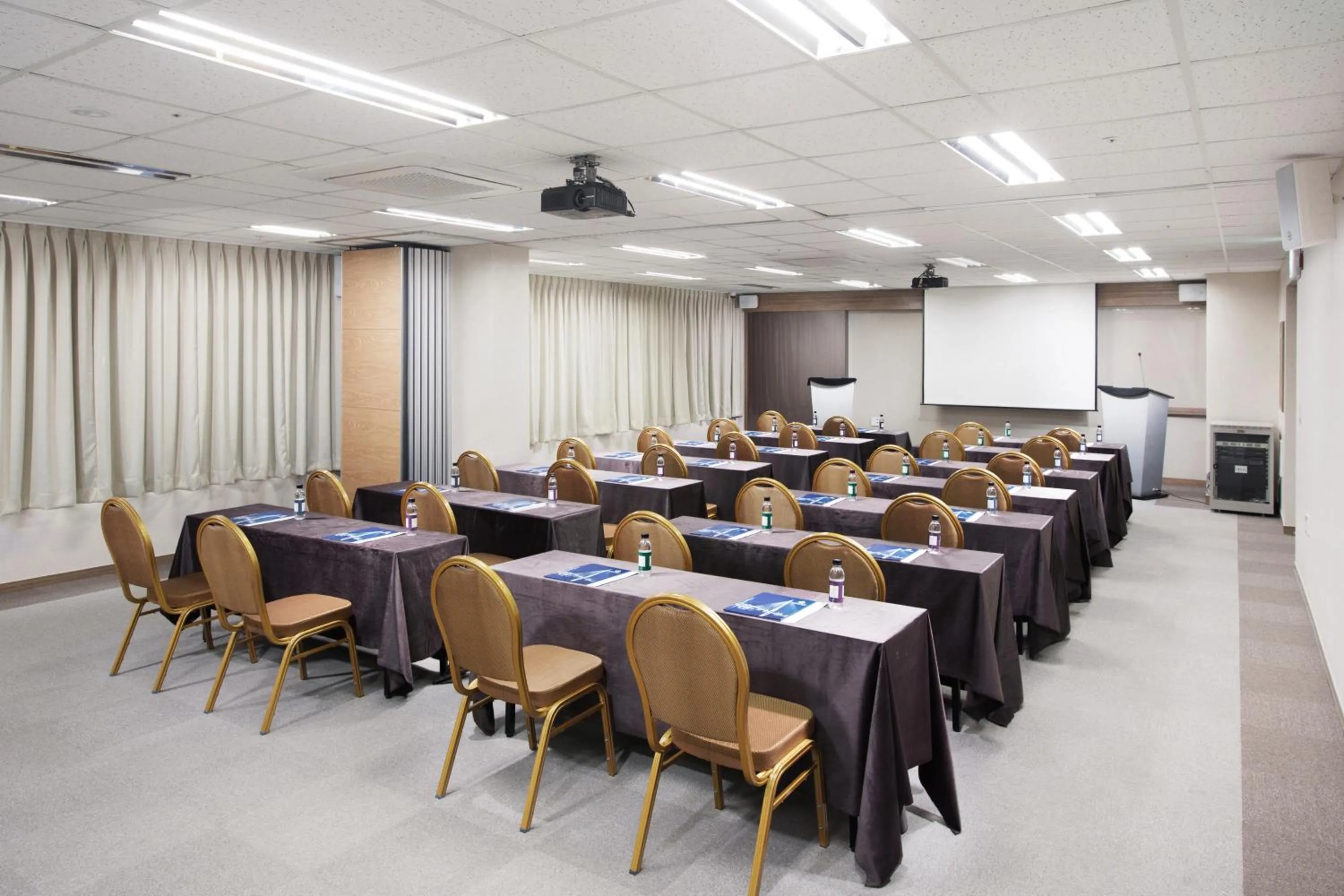 Business facilities in Crown Harbor Hotel Busan