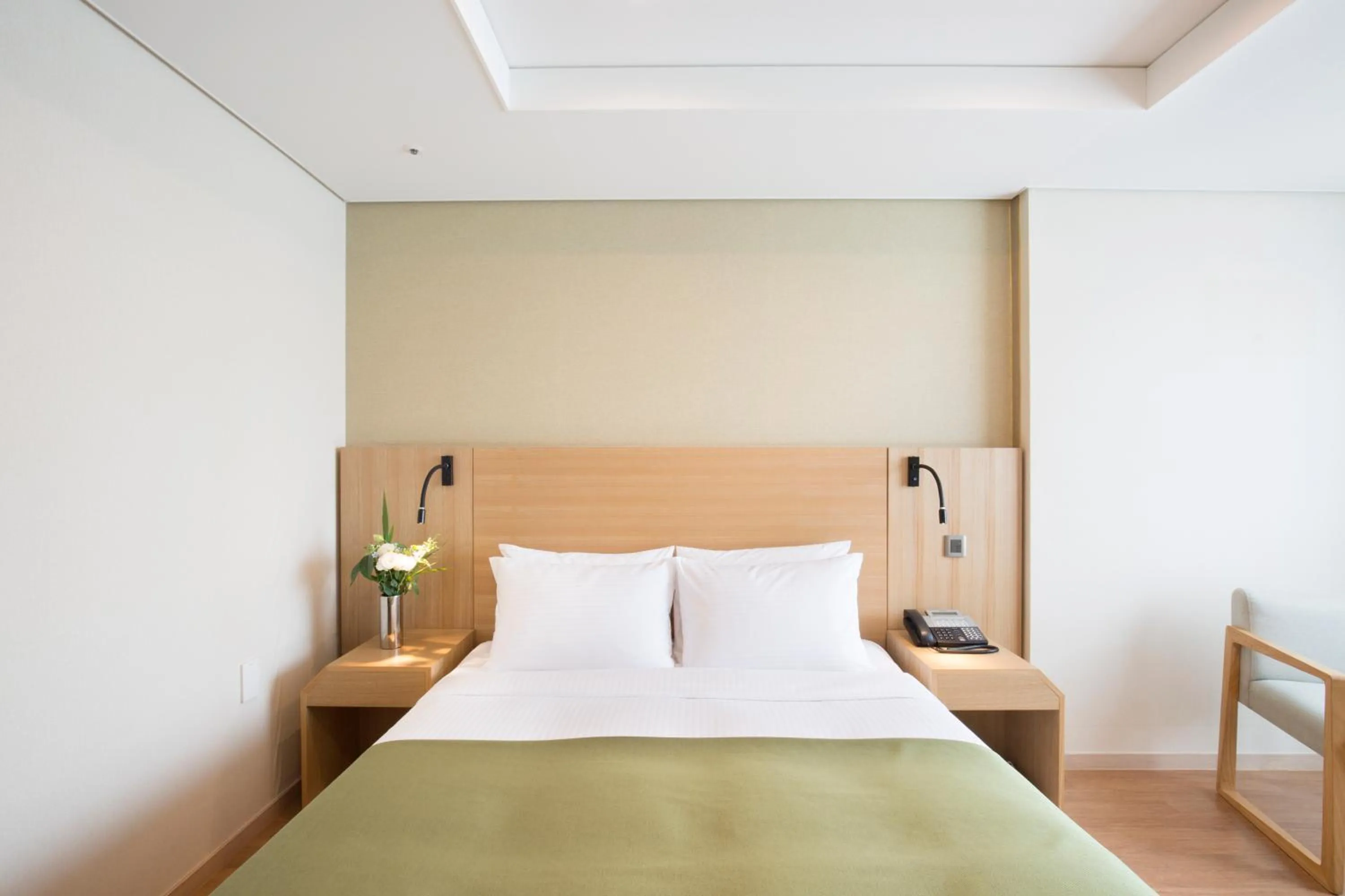 Bed in Crown Harbor Hotel Busan