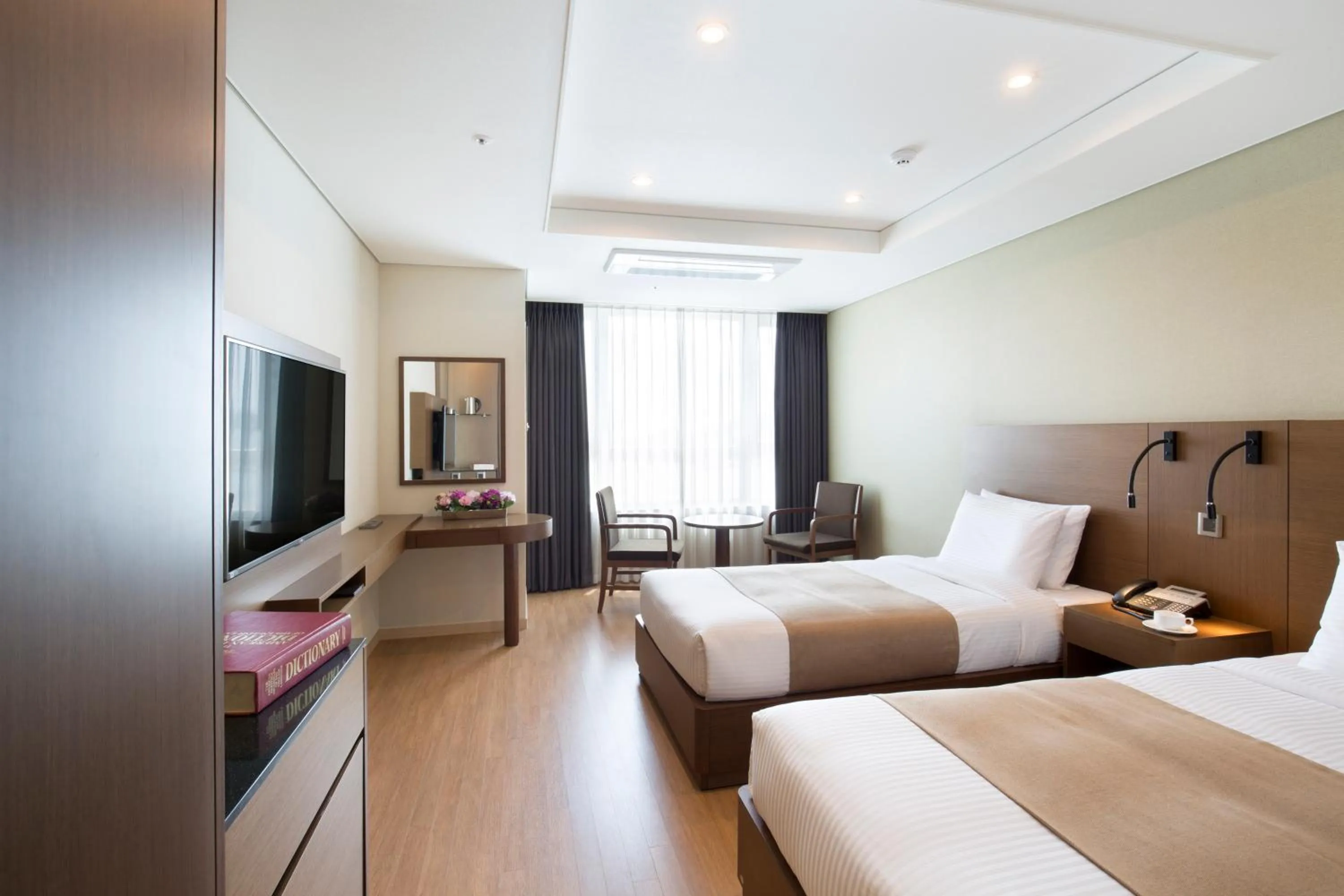 Bed in Crown Harbor Hotel Busan