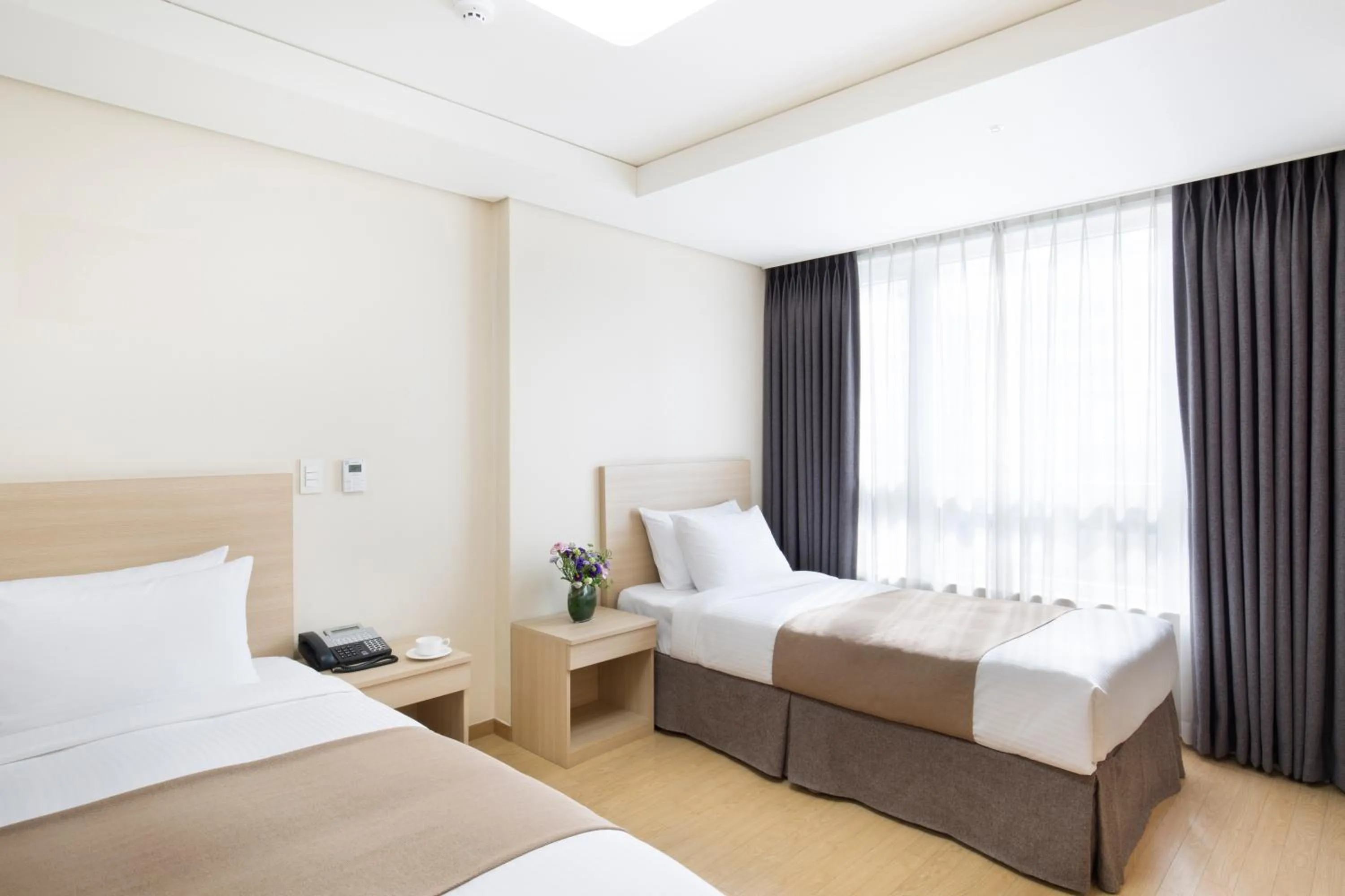 Bed in Crown Harbor Hotel Busan