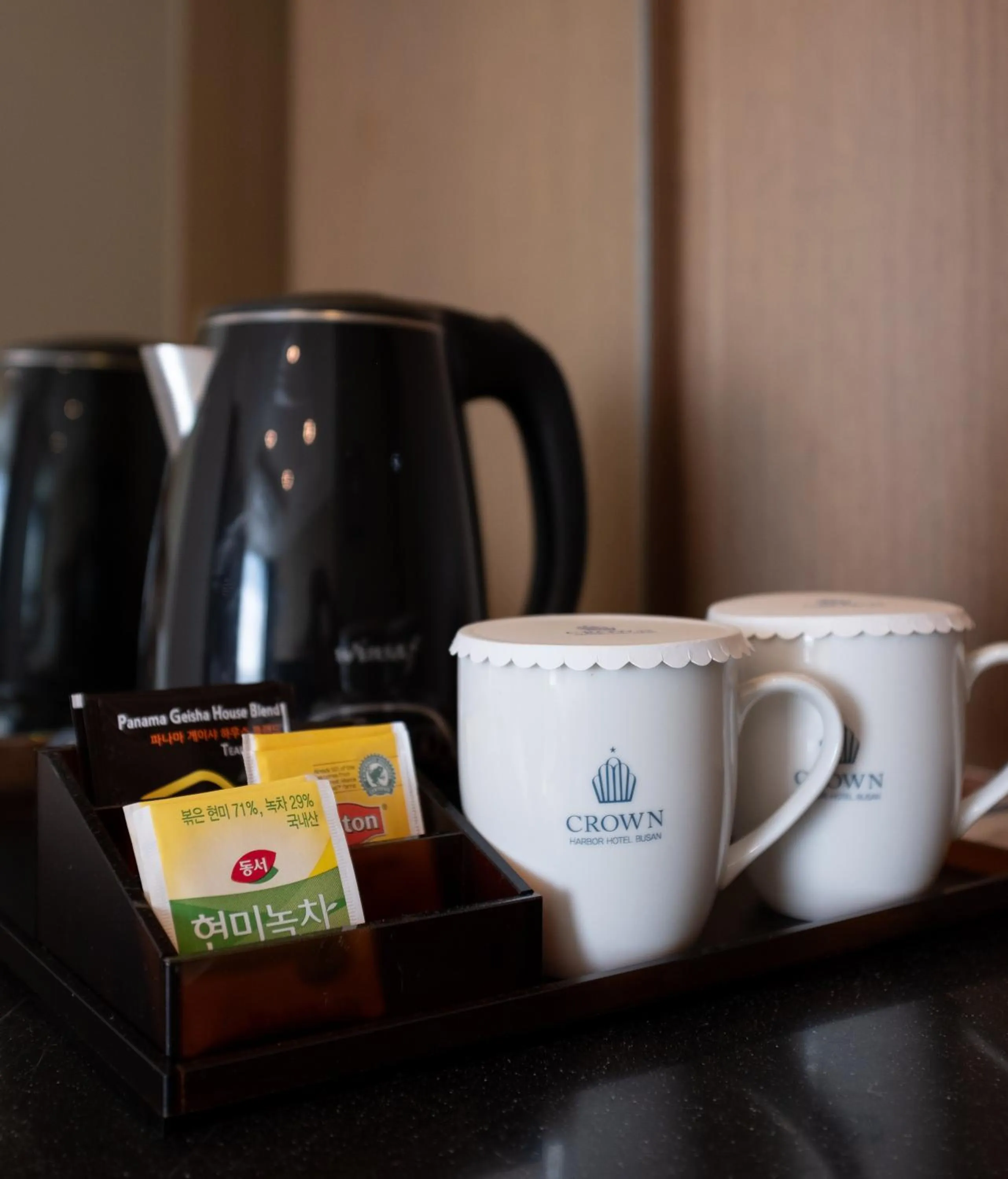 Coffee/tea facilities in Crown Harbor Hotel Busan