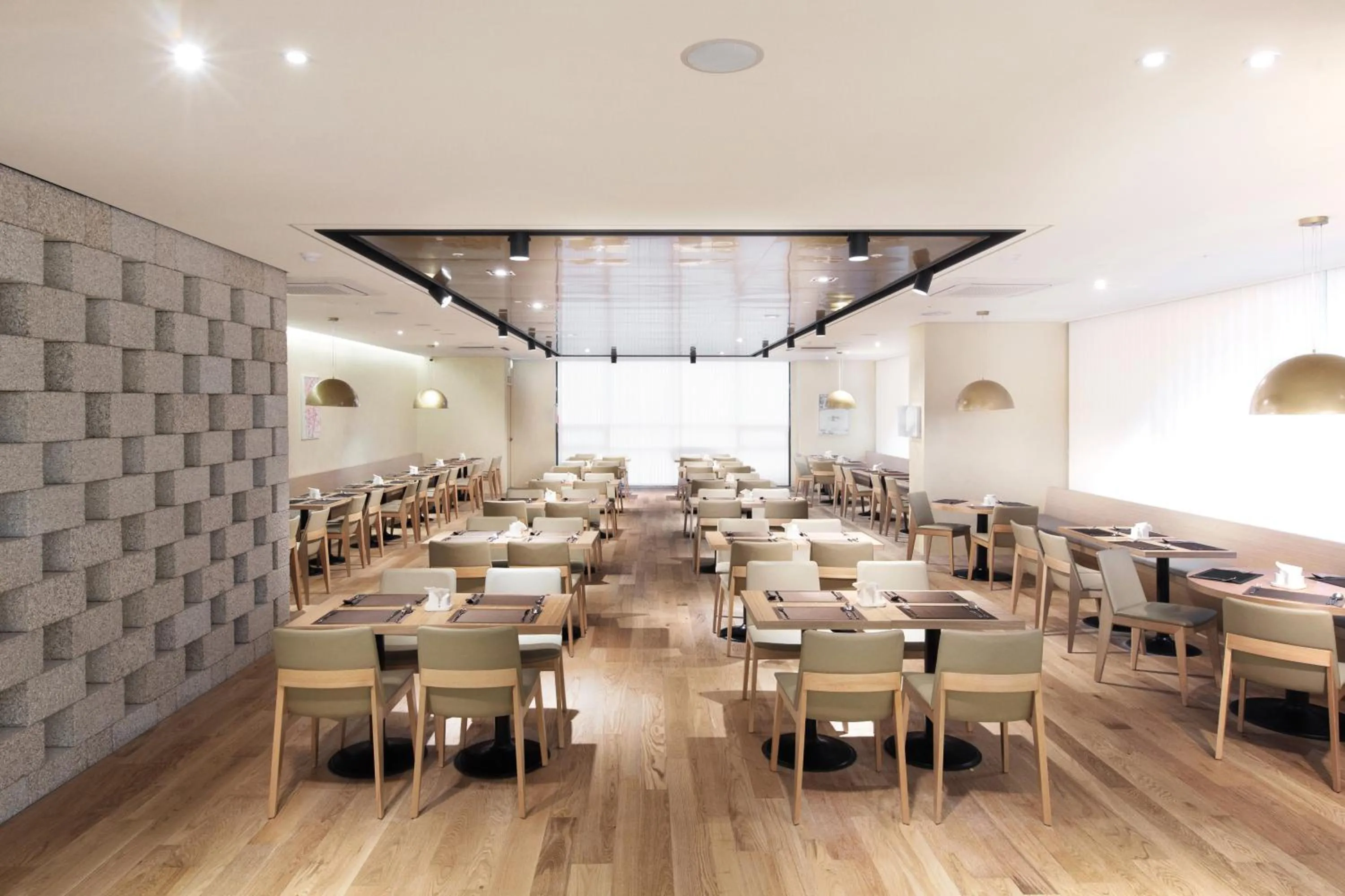 Restaurant/places to eat in Crown Harbor Hotel Busan