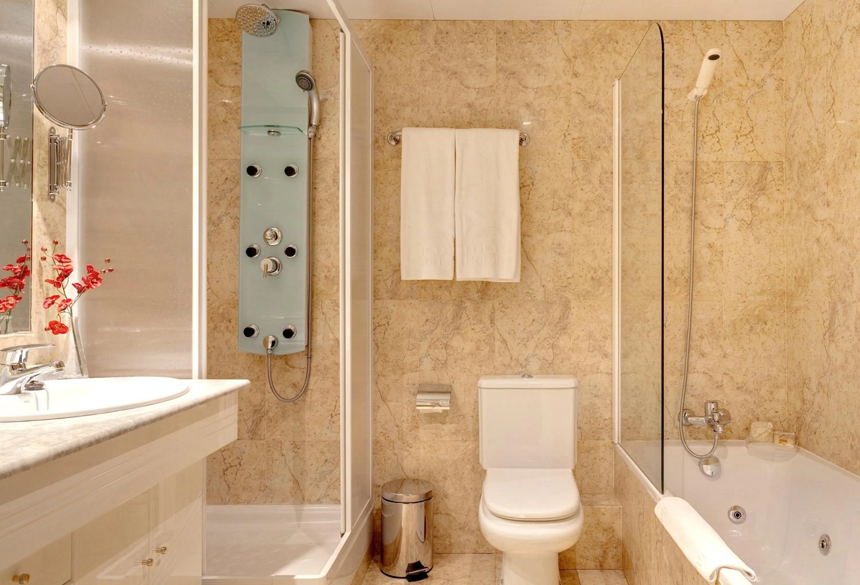 Bathroom in Hotel Madrid Torrejon Plaza