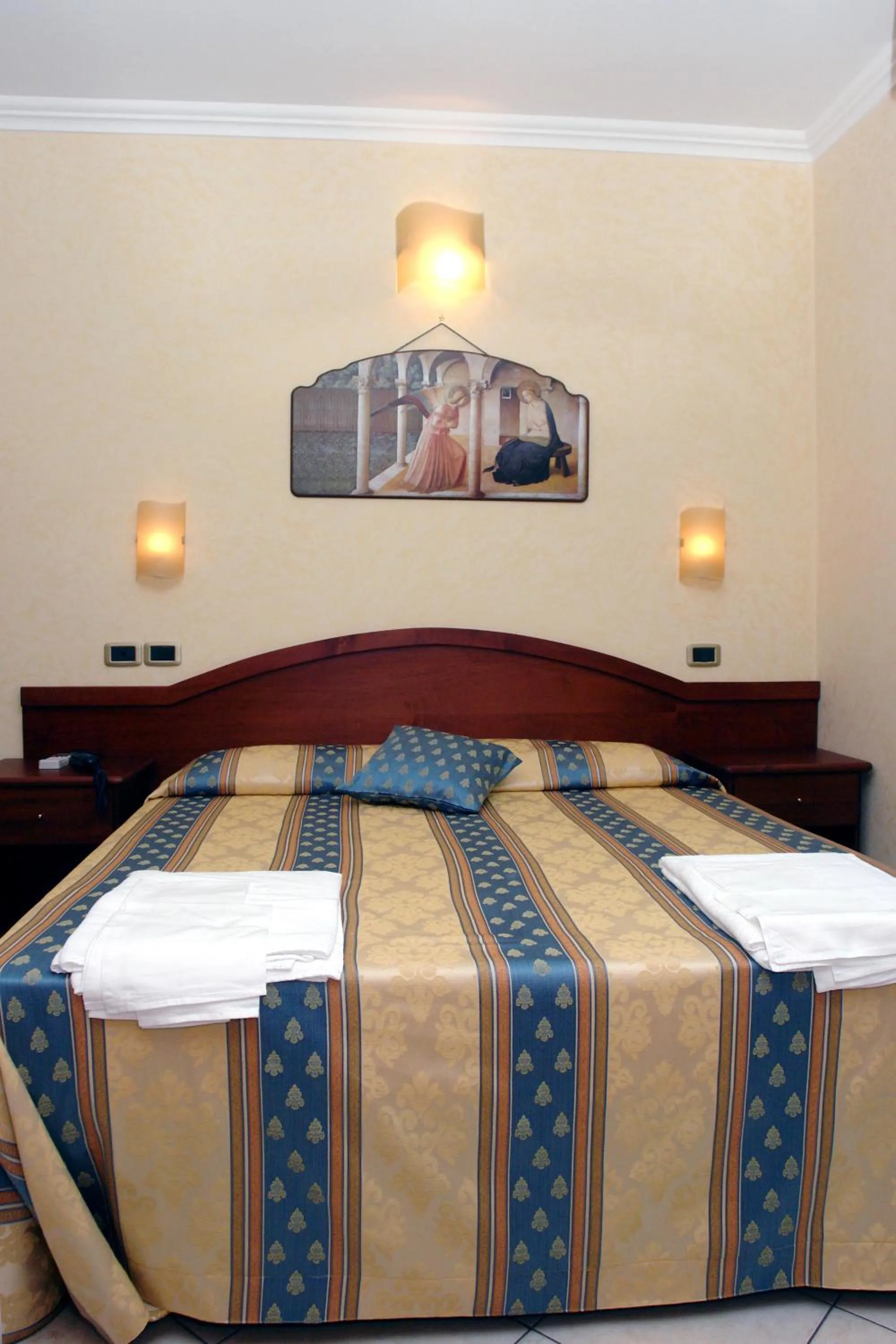 Bed in Cridda Hotel & Restaurant