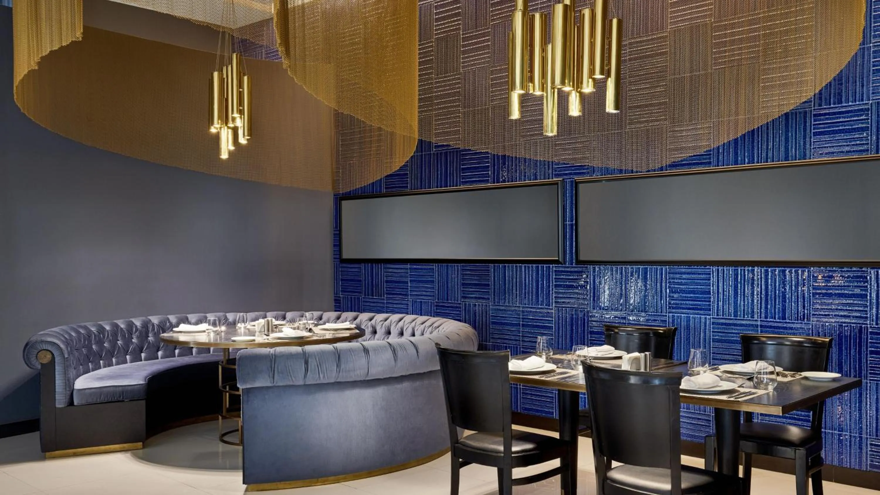 Restaurant/places to eat in Best Plaza West Bay Hotel