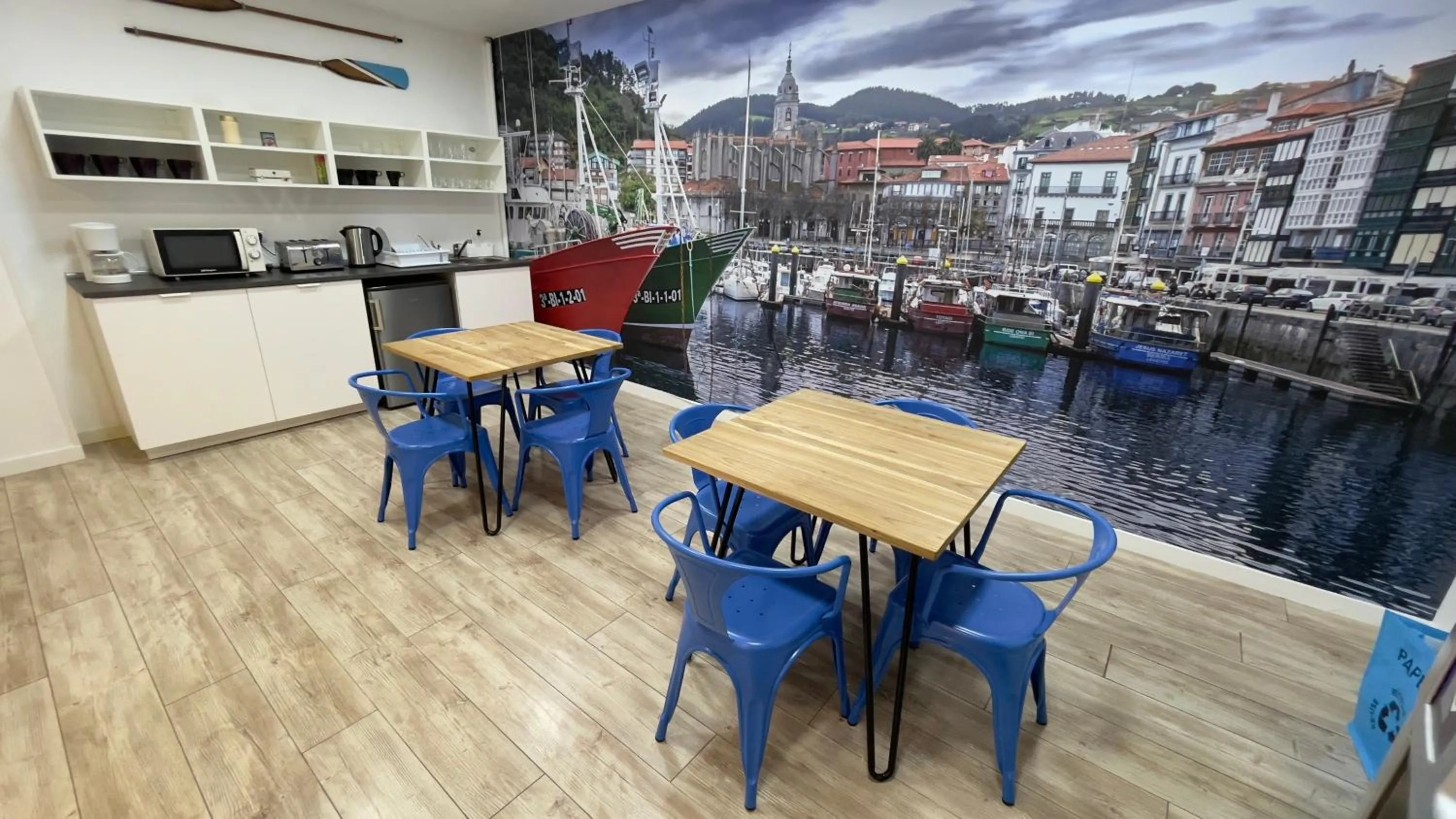 Communal kitchen in Casual Blue